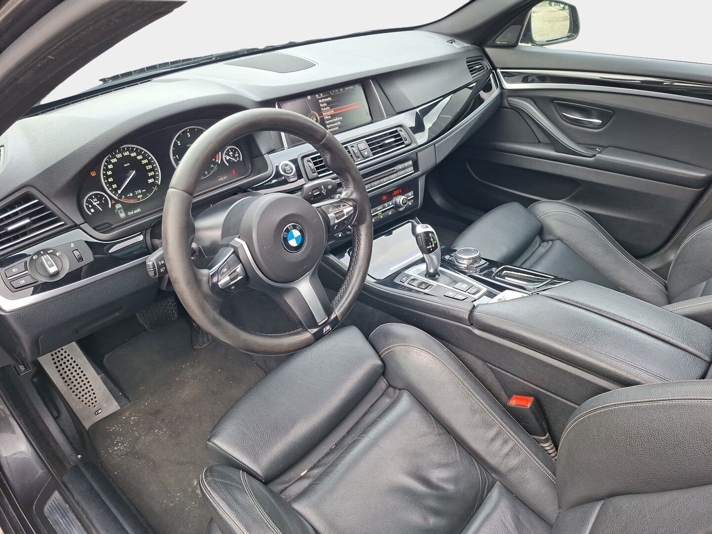 BMW 530 2015 F11 LCI Touring 530d A xDrive Business M Sport - Harman&Kardon | Panorama | Dakota Sporttinahat Muistilla | Adapt.LED | Prof Navi | Muistipenkki | Supervarusteet!