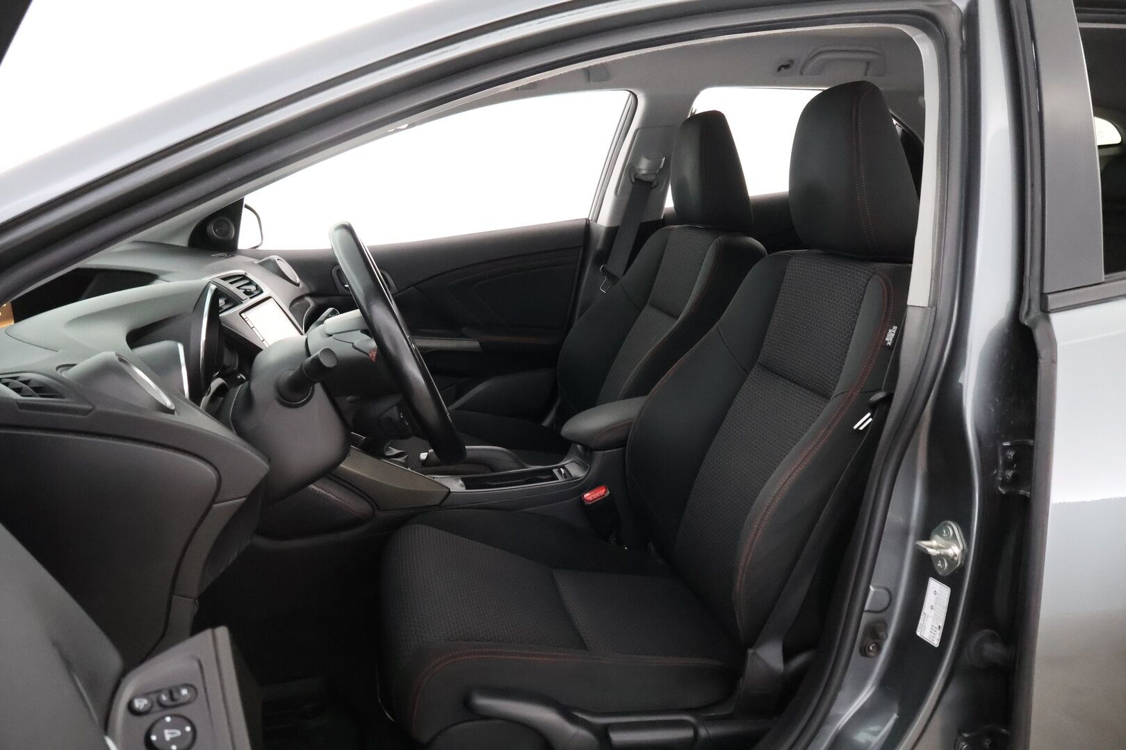 Honda Civic 2018 Tourer 1,8 Sport MT - Suomiauto / Peruutuskamera / BLIS / Navigointi / Lohko & Sisäpistoke / Vetokoukku / Hiljattain huollettu ja katsastettu!