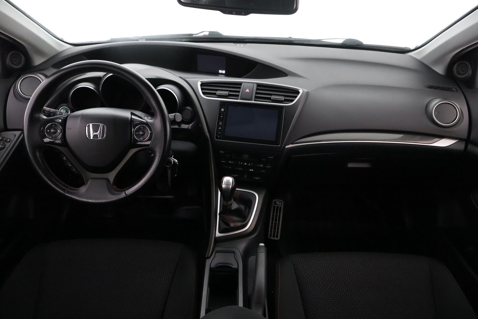 Honda Civic 2018 Tourer 1,8 Sport MT - Suomiauto / Peruutuskamera / BLIS / Navigointi / Lohko & Sisäpistoke / Vetokoukku / Hiljattain huollettu ja katsastettu!