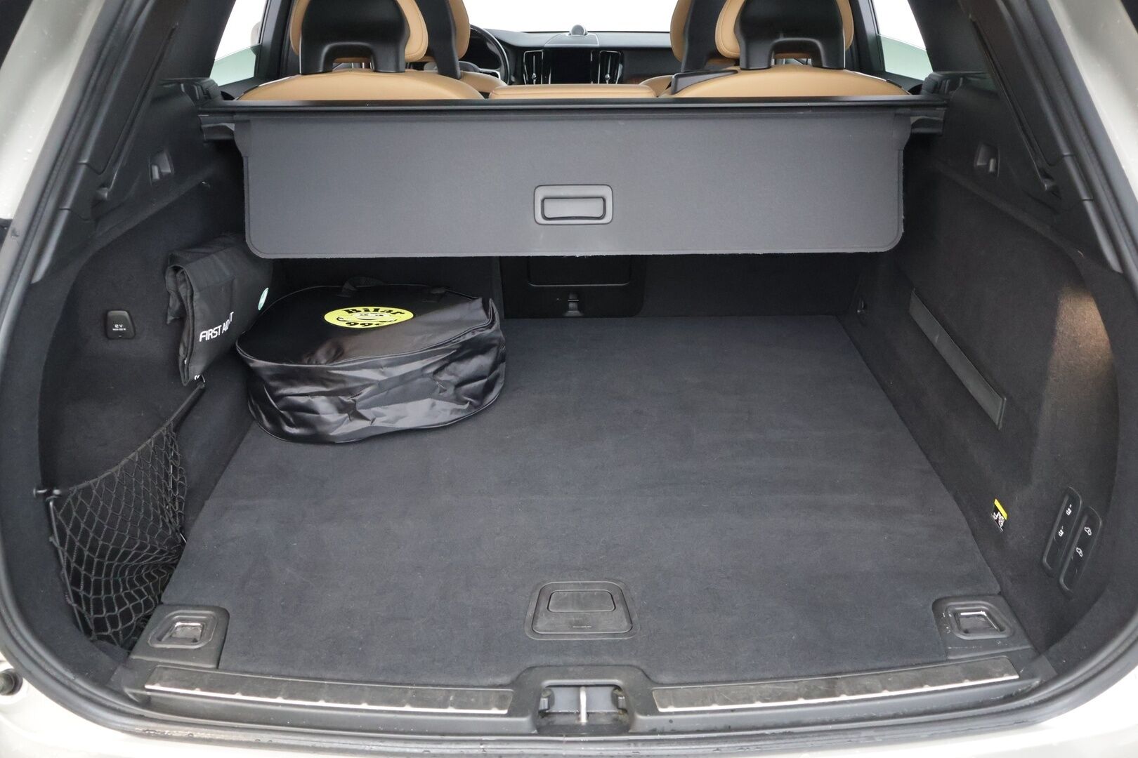 Volvo XC60 2018 T8 AWD Business Inscription aut * B&W / Ilma-alusta / HUD / Webasto / LED / 360 Kamera / Keyless  * - Juuri huollettu / Juuri vaihdettu jakopää / Kahdet hyvät renkaat / Bowers & Wilkins * - HULLU BLACKWEEK KORKOTARJOUS 2,49%