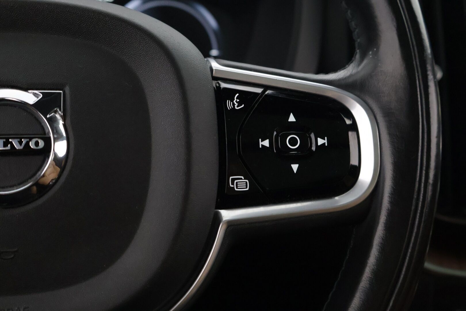 Volvo XC60 2018 T8 AWD Business Inscription aut * B&W / Ilma-alusta / HUD / Webasto / LED / 360 Kamera / Keyless  * - Juuri huollettu / Juuri vaihdettu jakopää / Kahdet hyvät renkaat / Bowers & Wilkins * - HULLU BLACKWEEK KORKOTARJOUS 2,49%