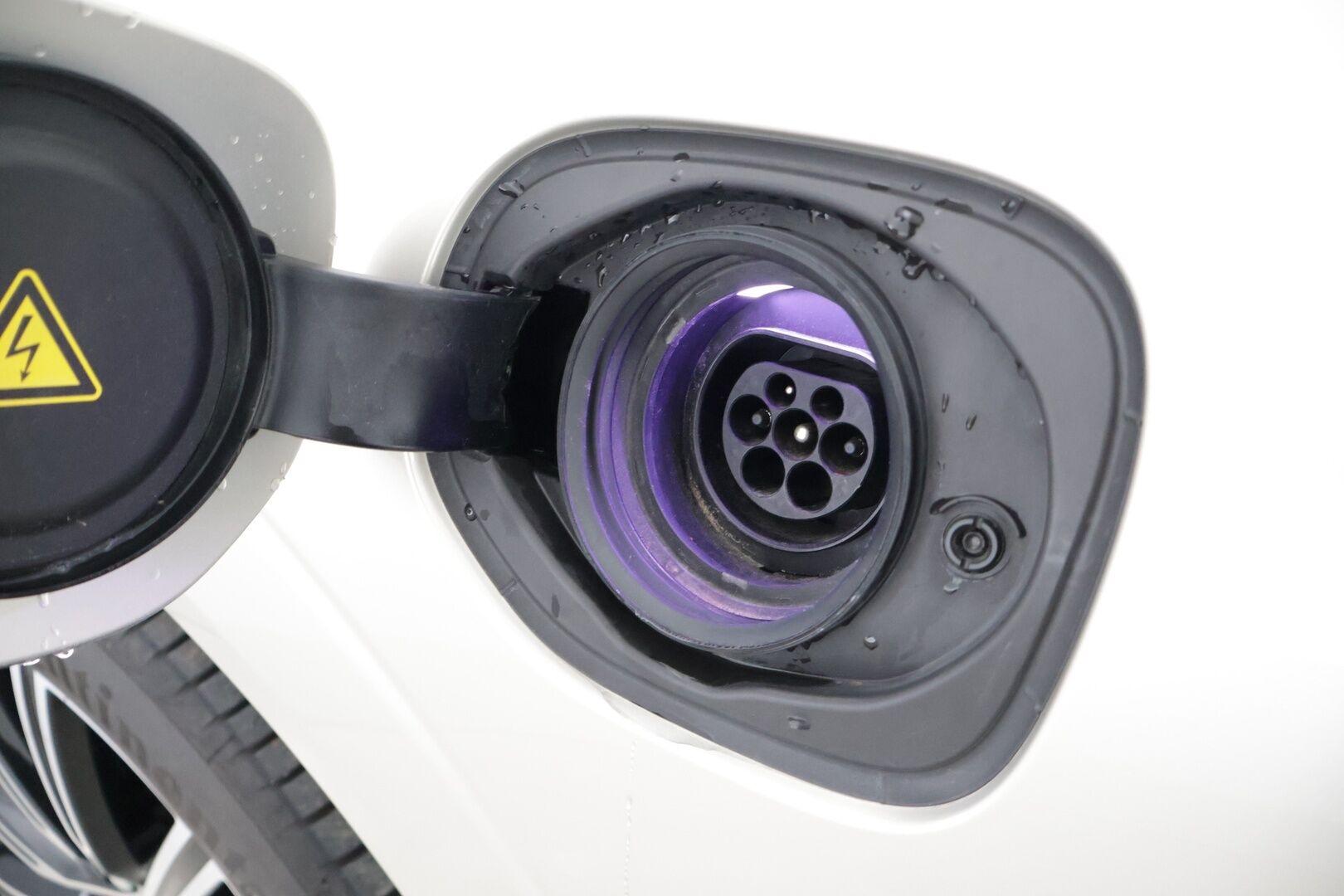 Volvo XC60 2018 T8 AWD Business Inscription aut * B&W / Ilma-alusta / HUD / Webasto / LED / 360 Kamera / Keyless  * - Juuri huollettu / Juuri vaihdettu jakopää / Kahdet hyvät renkaat / Bowers & Wilkins * - HULLU BLACKWEEK KORKOTARJOUS 2,49%