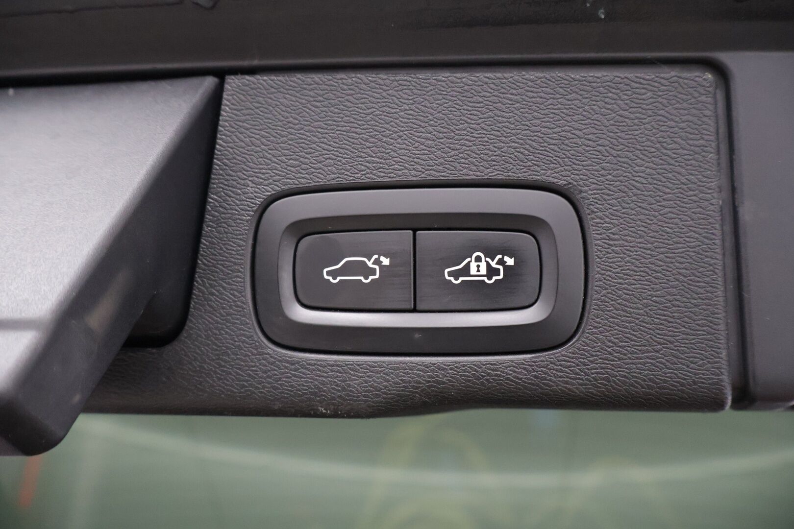 Volvo XC60 2018 T8 AWD Business Inscription aut * B&W / Ilma-alusta / HUD / Webasto / LED / 360 Kamera / Keyless  * - Juuri huollettu / Juuri vaihdettu jakopää / Kahdet hyvät renkaat / Bowers & Wilkins *