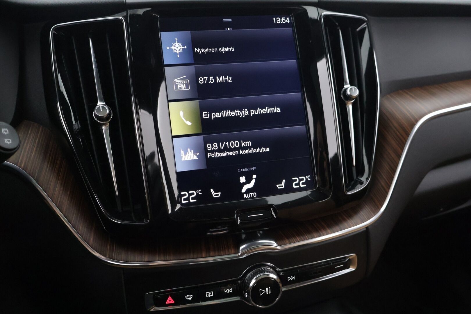 Volvo XC60 2018 T8 AWD Business Inscription aut * HUD / B&W / Webasto / LED / 360 Kamera / Keyless  * - 3,99 % KORKOTARJOUS TÄHÄN AUTOON 31.8. ASTI! - Juuri huollettu / Juuri vaihdettu jakopää / Kahdet hyvät renkaat / Bowers & Wilkins *