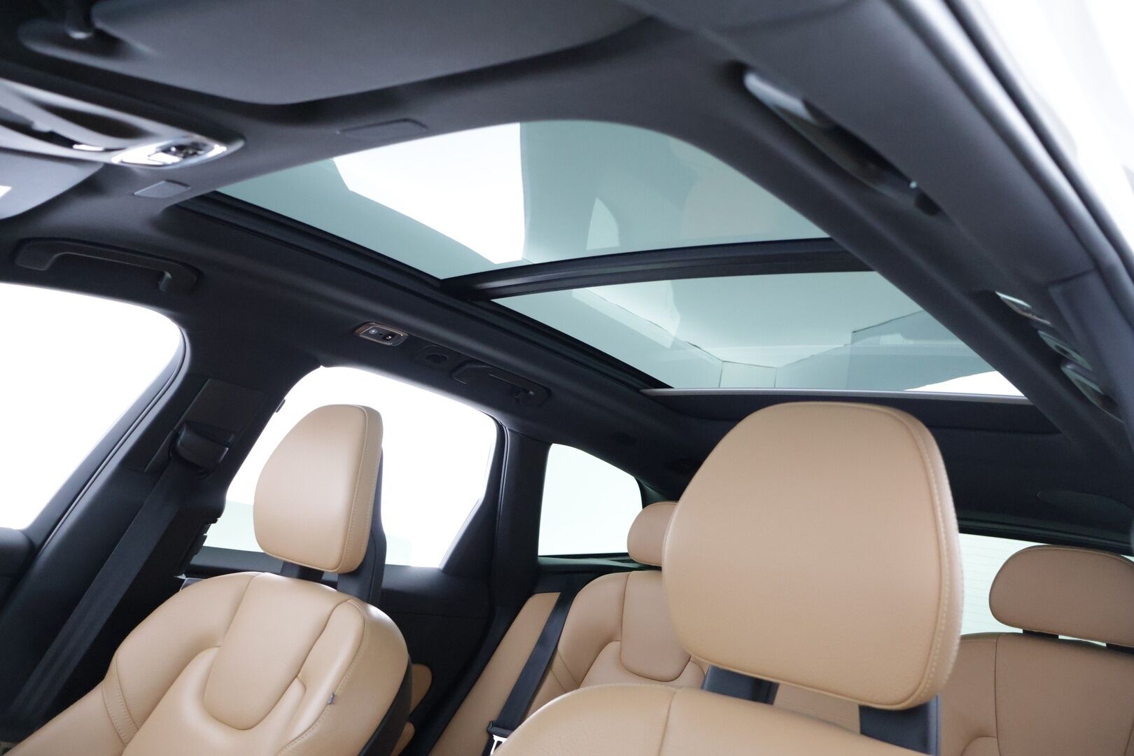 Volvo XC60 2018 T8 AWD Business Inscription aut * B&W / Ilma-alusta / HUD / Webasto / LED / 360 Kamera / Keyless  * - Juuri huollettu / Juuri vaihdettu jakopää / Kahdet hyvät renkaat / Bowers & Wilkins * - HULLU BLACKWEEK KORKOTARJOUS 2,49%