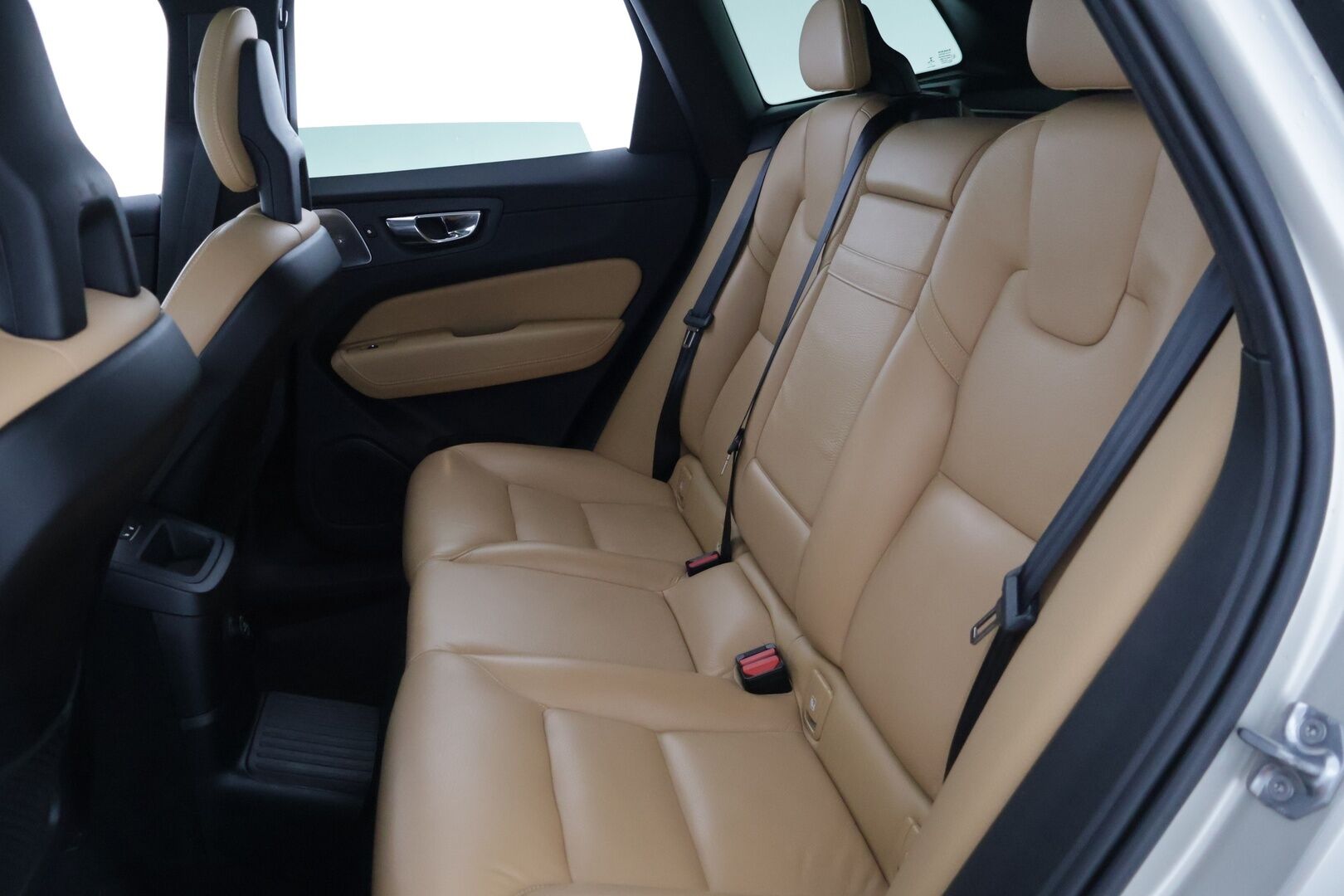 Volvo XC60 2018 T8 AWD Business Inscription aut * B&W / Ilma-alusta / HUD / Webasto / LED / 360 Kamera / Keyless  * - Juuri huollettu / Juuri vaihdettu jakopää / Kahdet hyvät renkaat / Bowers & Wilkins * - HULLU BLACKWEEK KORKOTARJOUS 2,49%