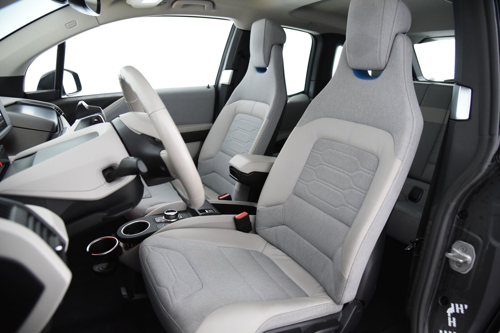 BMW i3 2017 94Ah REX Charged Edition / 2-om. Suomi-auto / Vakkari / Navi / 2x renkaat&vanteet / Esilämmitys / - Entinen esittelyauto! / Todella siisti / SOH 87%! / Akun arvosana 97/100 pistettä!