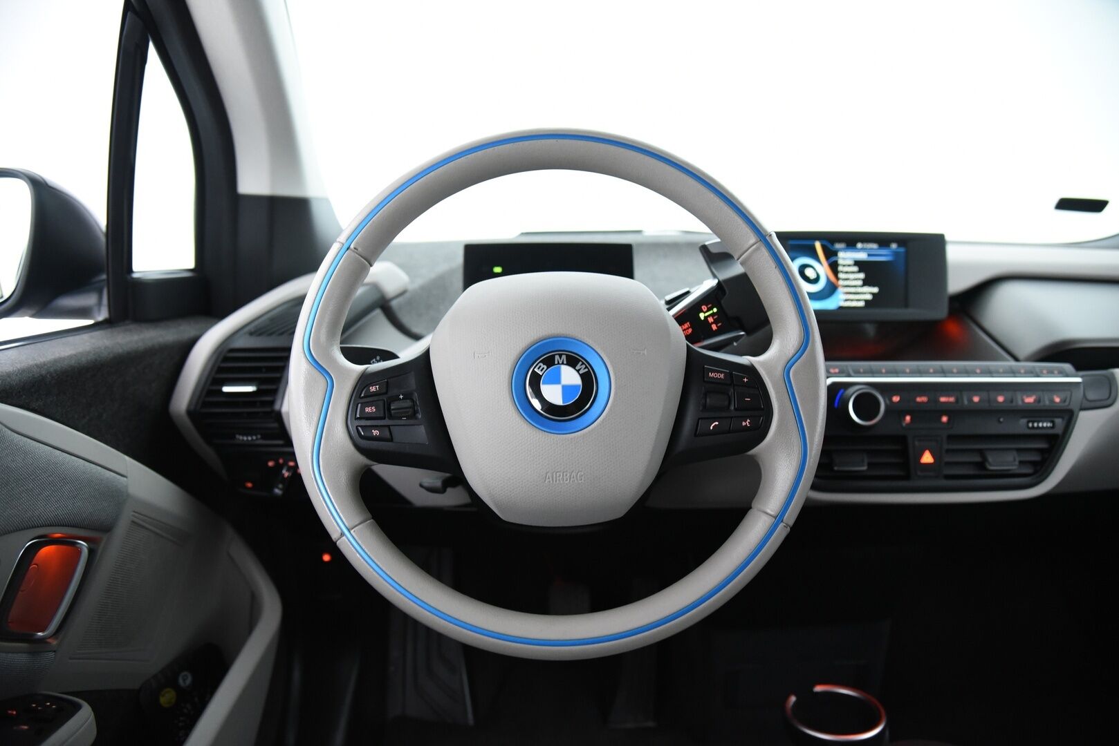 BMW i3 2017 94Ah REX Charged Edition / 2-om. Suomi-auto / Vakkari / Navi / 2x renkaat&vanteet / Esilämmitys / - Entinen esittelyauto! / Todella siisti / SOH 87%! / Akun arvosana 97/100 pistettä!