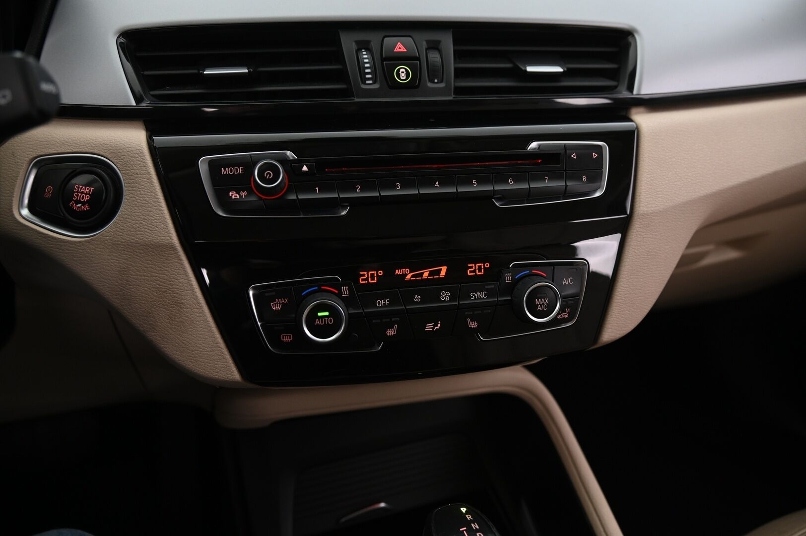 BMW X1 2018 F48 sDrive18d A Business Automatic Edition - Nahkapenkit | Vetokoukku | Vakkari | Suomi-auto | Tutkat | Glacier Silver | 2x renkaat&alumiinivanteet | Juuri Huollettu 