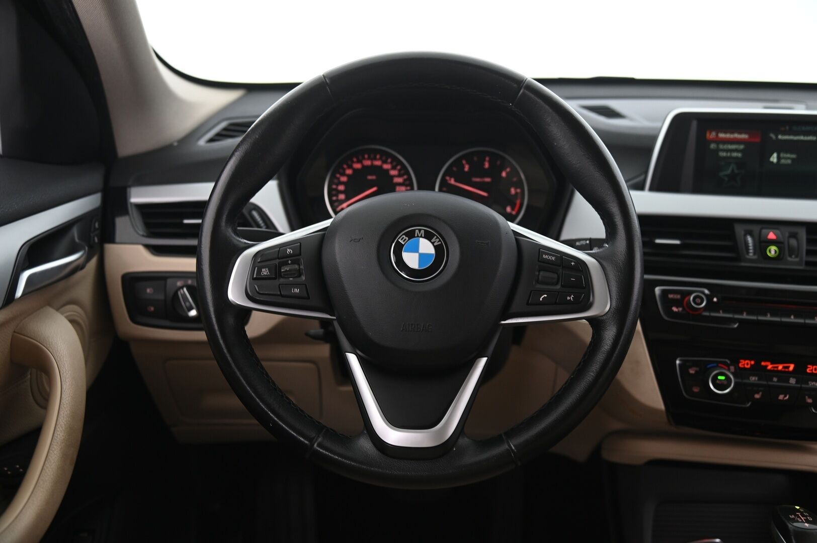 BMW X1 2018 F48 sDrive18d A Business Automatic Edition - Nahkapenkit | Vetokoukku | Vakkari | Suomi-auto | Tutkat | Glacier Silver | 2x renkaat&alumiinivanteet | Juuri Huollettu 