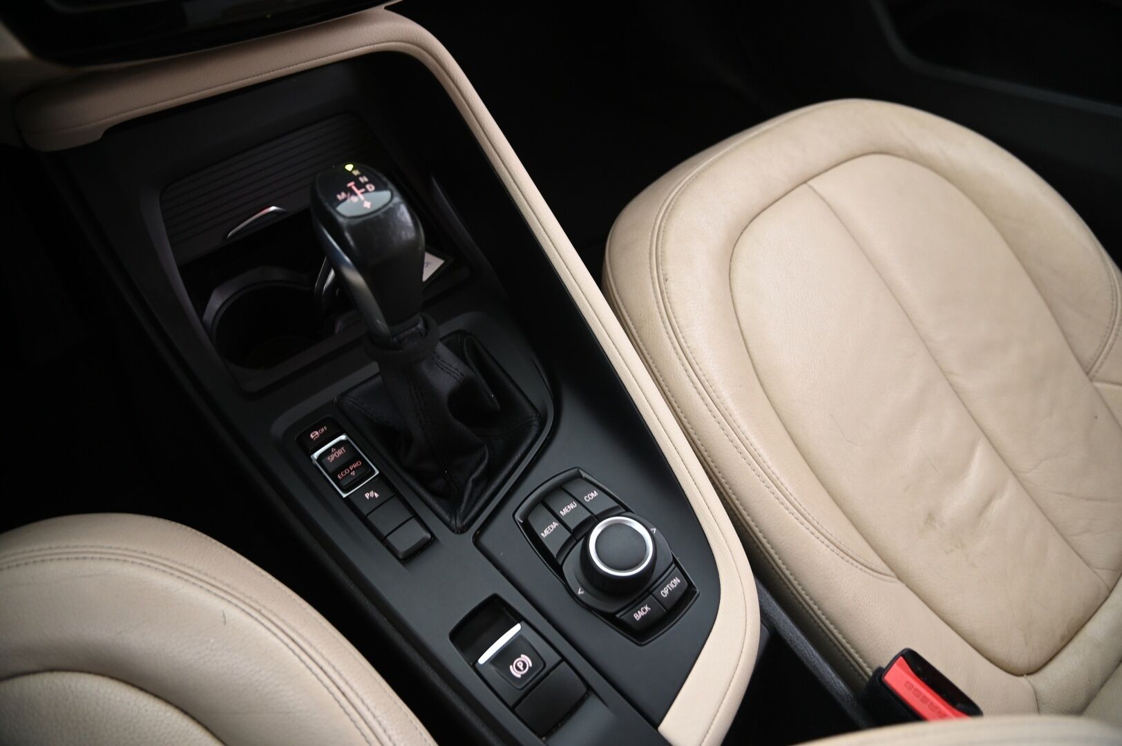 BMW X1 2018 F48 sDrive18d A Business Automatic Edition - Nahkapenkit | Vetokoukku | Vakkari | Suomi-auto | Tutkat | Glacier Silver | 2x renkaat&alumiinivanteet | Juuri Huollettu 