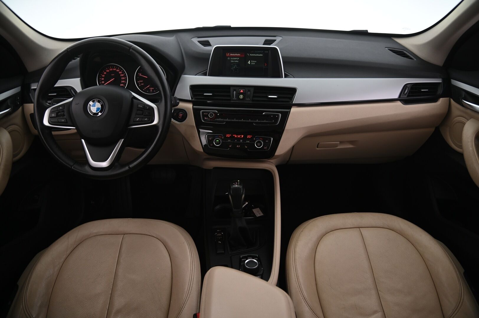 BMW X1 2018 F48 sDrive18d A Business Automatic Edition - Nahkapenkit | Vetokoukku | Vakkari | Suomi-auto | Tutkat | Glacier Silver | 2x renkaat&alumiinivanteet | Juuri Huollettu 