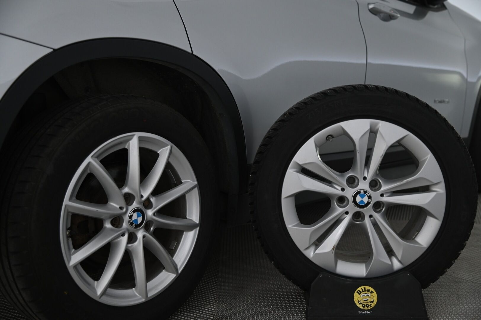 BMW X1 2018 F48 sDrive18d A Business Automatic Edition - Nahkapenkit | Vetokoukku | Vakkari | Suomi-auto | Tutkat | Glacier Silver | 2x renkaat&alumiinivanteet | Juuri Huollettu 