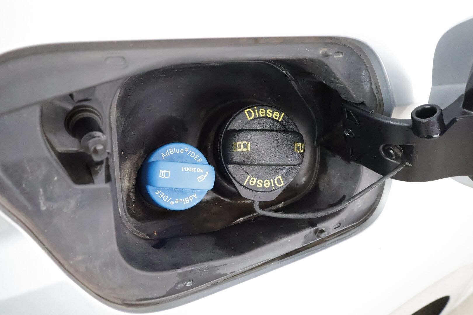 Volkswagen Touran 2017 Comfortline 1,6 TDI SCR 85 kW DSG 7-P * ACC / Koukku / Sisätilanlämmitin / P.kamera / Hierova penkki / Navi * - Kahdet renkaat - HULLU BLACKWEEK KORKOTARJOUS 2,49%