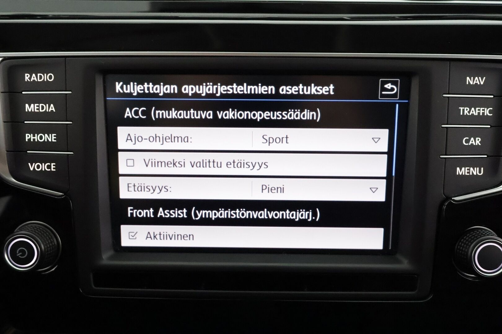 Volkswagen Touran 2017 Comfortline 1,6 TDI SCR 85 kW DSG 7-P * ACC / Koukku / Sisätilanlämmitin / P.kamera / Hierova penkki / Navi * - Kahdet renkaat - HULLU BLACKWEEK KORKOTARJOUS 2,49%
