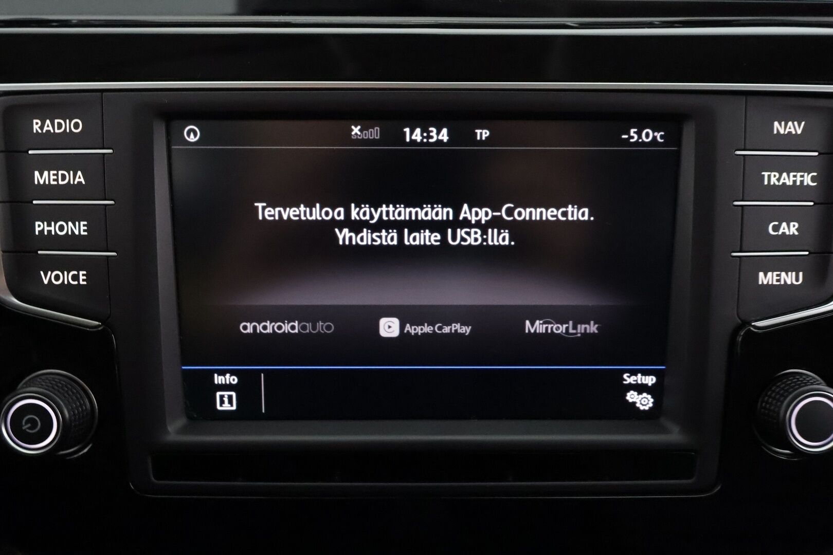 Volkswagen Touran 2017 Comfortline 1,6 TDI SCR 85 kW DSG 7-P * ACC / Koukku / Sisätilanlämmitin / P.kamera / Hierova penkki / Navi * - Kahdet renkaat - HULLU BLACKWEEK KORKOTARJOUS 2,49%