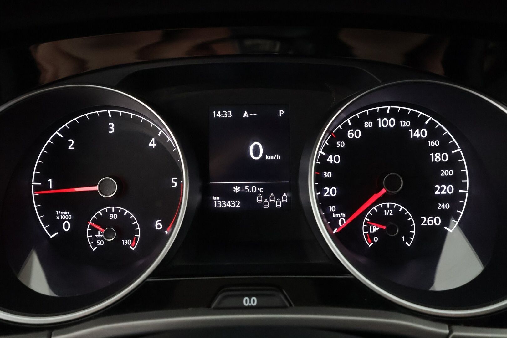 Volkswagen Touran 2017 Comfortline 1,6 TDI SCR 85 kW DSG 7-P * ACC / Koukku / Sisätilanlämmitin / P.kamera / Hierova penkki / Navi * - Kahdet renkaat - HULLU BLACKWEEK KORKOTARJOUS 2,49%