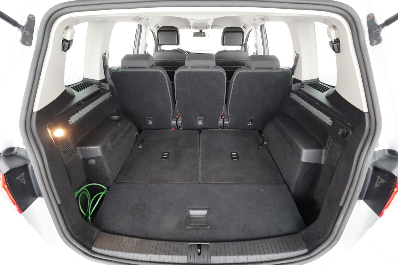 Volkswagen Touran 2017 Comfortline 1,6 TDI SCR 85 kW DSG 7-P * ACC / Koukku / Sisätilanlämmitin / P.kamera / Hierova penkki / Navi * - Kahdet renkaat - HULLU BLACKWEEK KORKOTARJOUS 2,49%