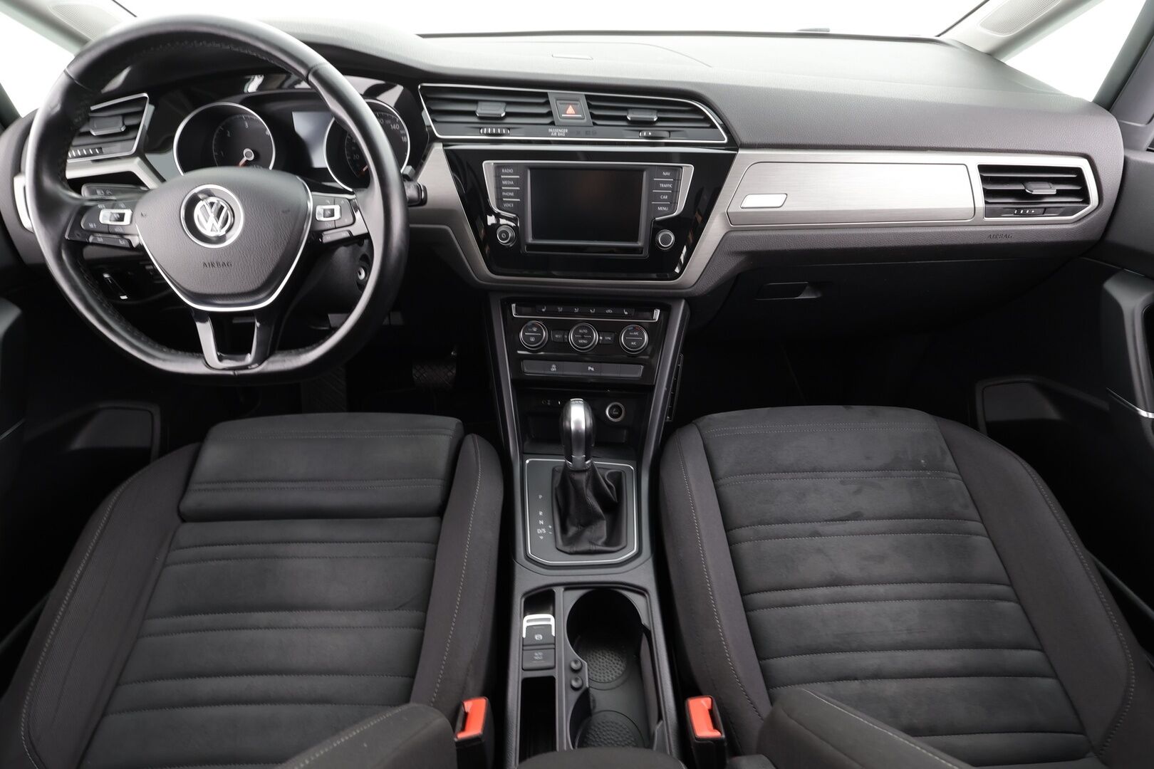 Volkswagen Touran 2017 Comfortline 1,6 TDI SCR 85 kW DSG 7-P * ACC / Koukku / Sisätilanlämmitin / P.kamera / Hierova penkki / Navi * - Kahdet renkaat - HULLU BLACKWEEK KORKOTARJOUS 2,49%