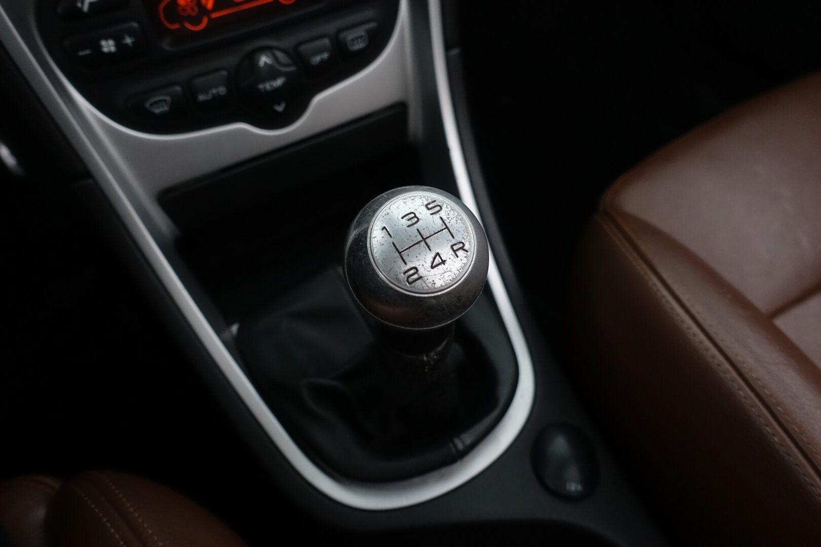 Peugeot 307 2004 CC Avoauto | Myydään Huutokaupat.com ! | - | Myydään huutokaupat.com! | Pitkä leima! | Kytkin uusittu | Ruskeat nahkapenkit | Kenwood-soitin | JBL-HiFi | Ilmastointi | Huoltokirja |