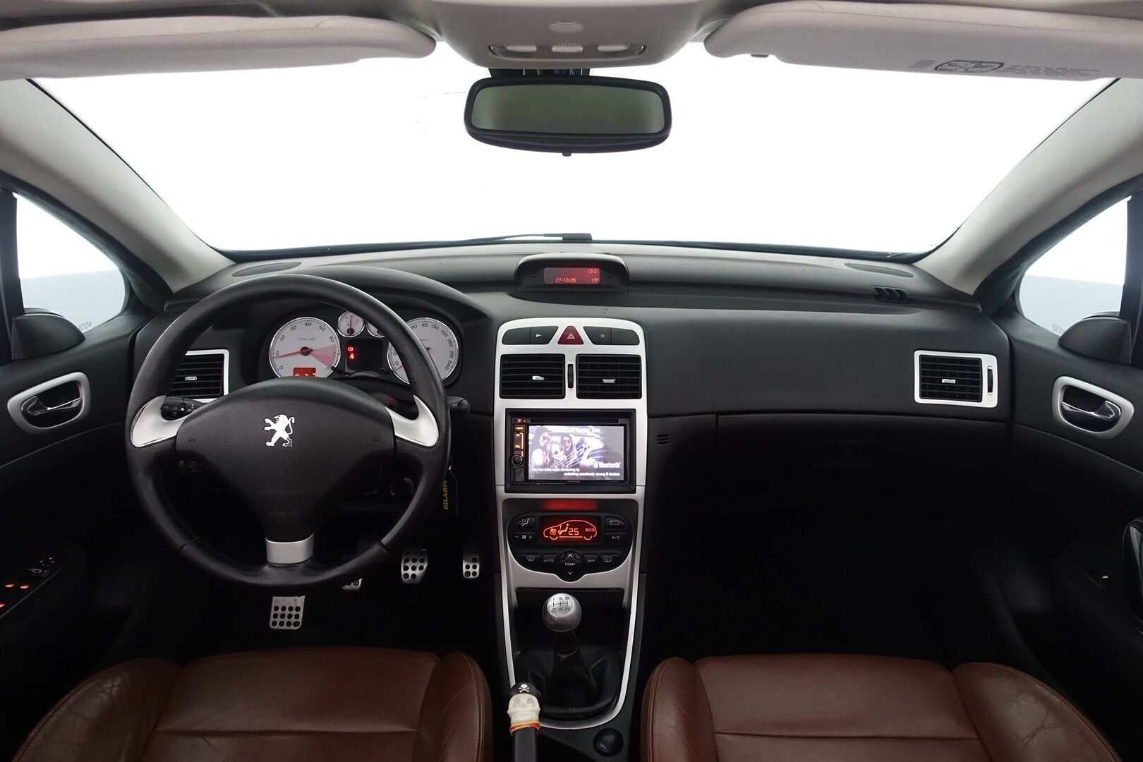 Peugeot 307 2004 CC Avoauto | Myydään Huutokaupat.com ! | - | Myydään huutokaupat.com! | Pitkä leima! | Kytkin uusittu | Ruskeat nahkapenkit | Kenwood-soitin | JBL-HiFi | Ilmastointi | Huoltokirja |