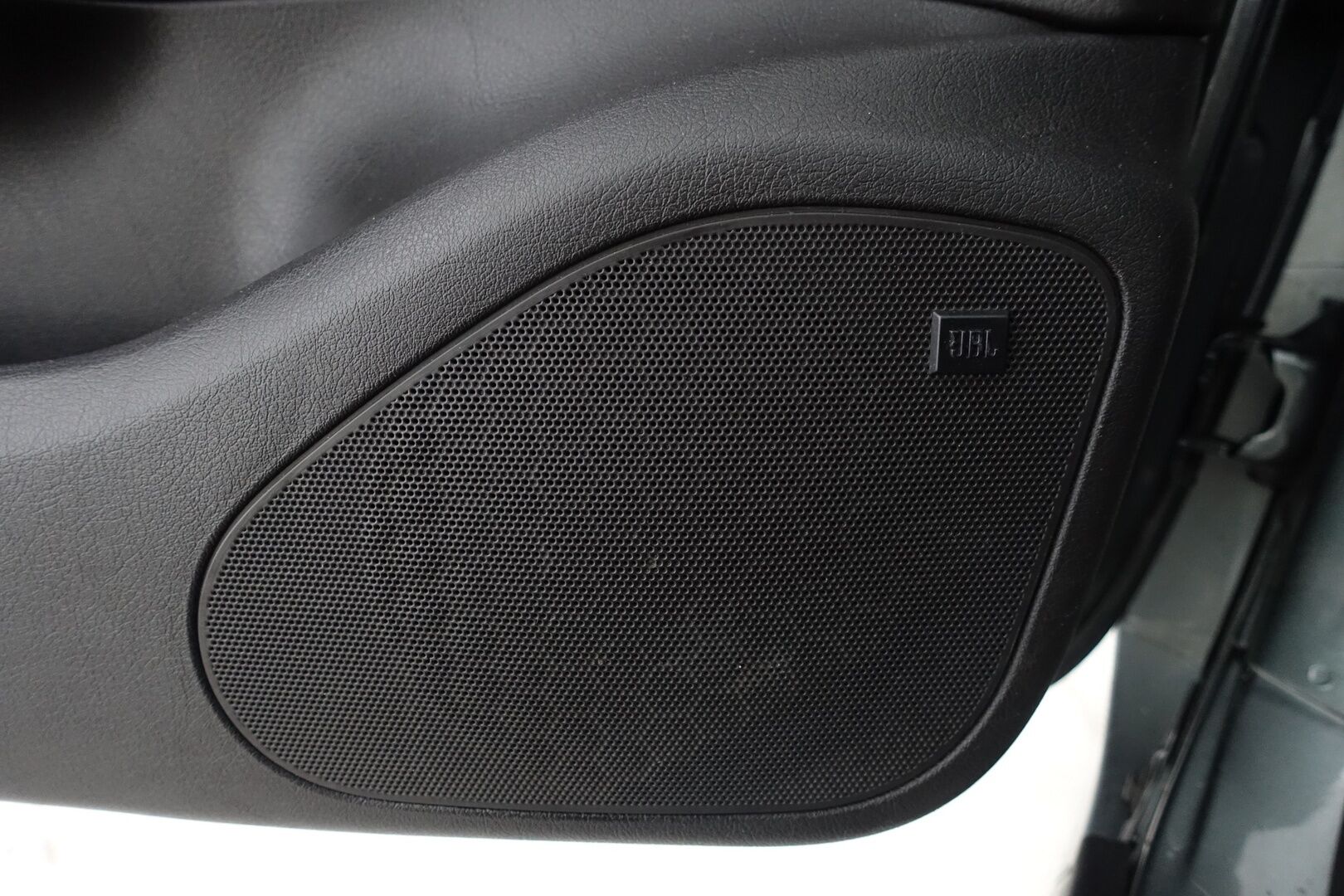 Peugeot 307 2004 CC Avoauto | Myydään Huutokaupat.com ! | - | Myydään huutokaupat.com! | Pitkä leima! | Kytkin uusittu | Ruskeat nahkapenkit | Kenwood-soitin | JBL-HiFi | Ilmastointi | Huoltokirja |