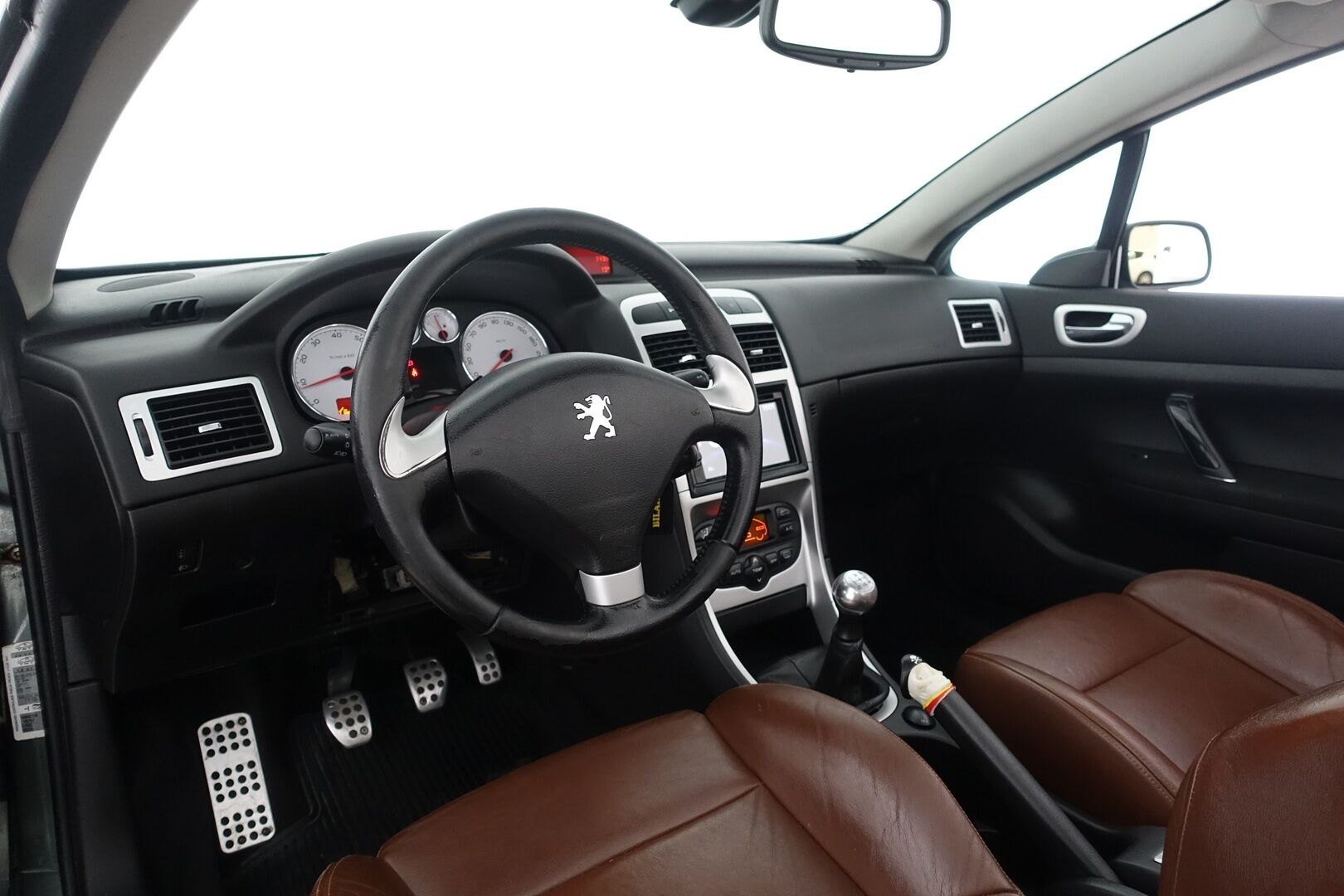Peugeot 307 2004 CC Avoauto | Myydään Huutokaupat.com ! | - | Myydään huutokaupat.com! | Pitkä leima! | Kytkin uusittu | Ruskeat nahkapenkit | Kenwood-soitin | JBL-HiFi | Ilmastointi | Huoltokirja |