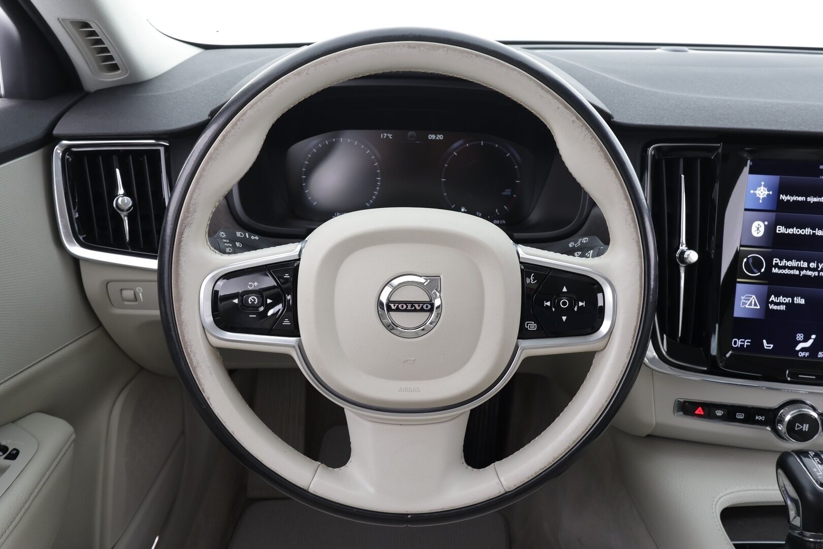 Volvo V90 CROSS COUNTRY 2018 D5 AWD Pro aut * ACC / HUD / P.kamera / Full LED / Navi / Muistipenkki / Koukku / Vaaleat nahat / KeylessGo * - 1.Om Suomi-auto / Kahdet renkaat aluvanteilla / Merkkihuollettu - HULLU BLACKWEEK KORKOTARJOUS 2,49%