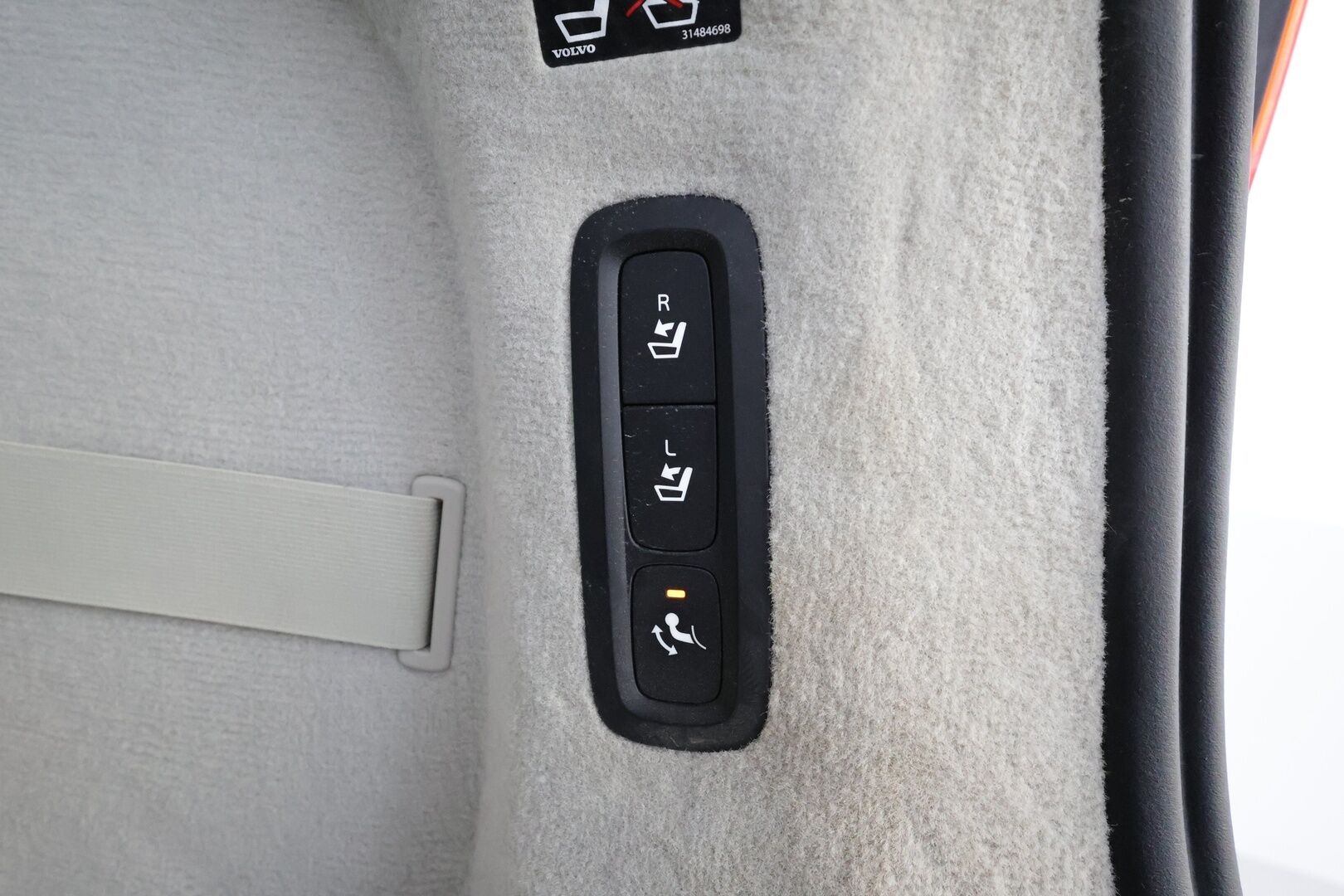 Volvo V90 CROSS COUNTRY 2018 D5 AWD Pro aut * ACC / HUD / P.kamera / Full LED / Navi / Muistipenkki / Koukku / Vaaleat nahat / KeylessGo * - 1.Om Suomi-auto / Kahdet renkaat aluvanteilla / Merkkihuollettu - HULLU BLACKWEEK KORKOTARJOUS 2,49%