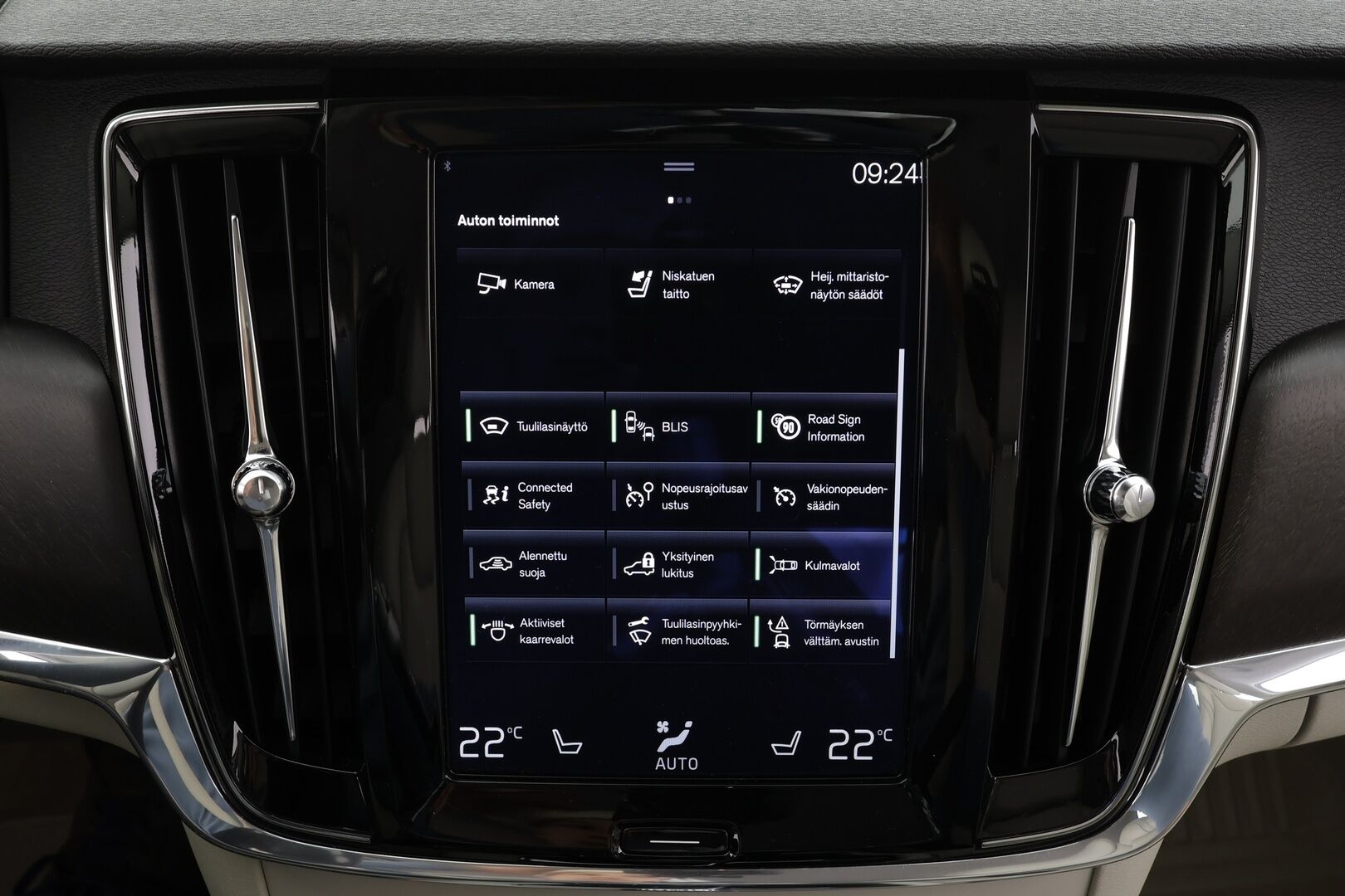 Volvo V90 CROSS COUNTRY 2018 D5 AWD Pro aut * ACC / HUD / P.kamera / Full LED / Navi / Muistipenkki / Koukku / Vaaleat nahat / KeylessGo * - 1.Om Suomi-auto / Kahdet renkaat aluvanteilla / Merkkihuollettu - HULLU BLACKWEEK KORKOTARJOUS 2,49%