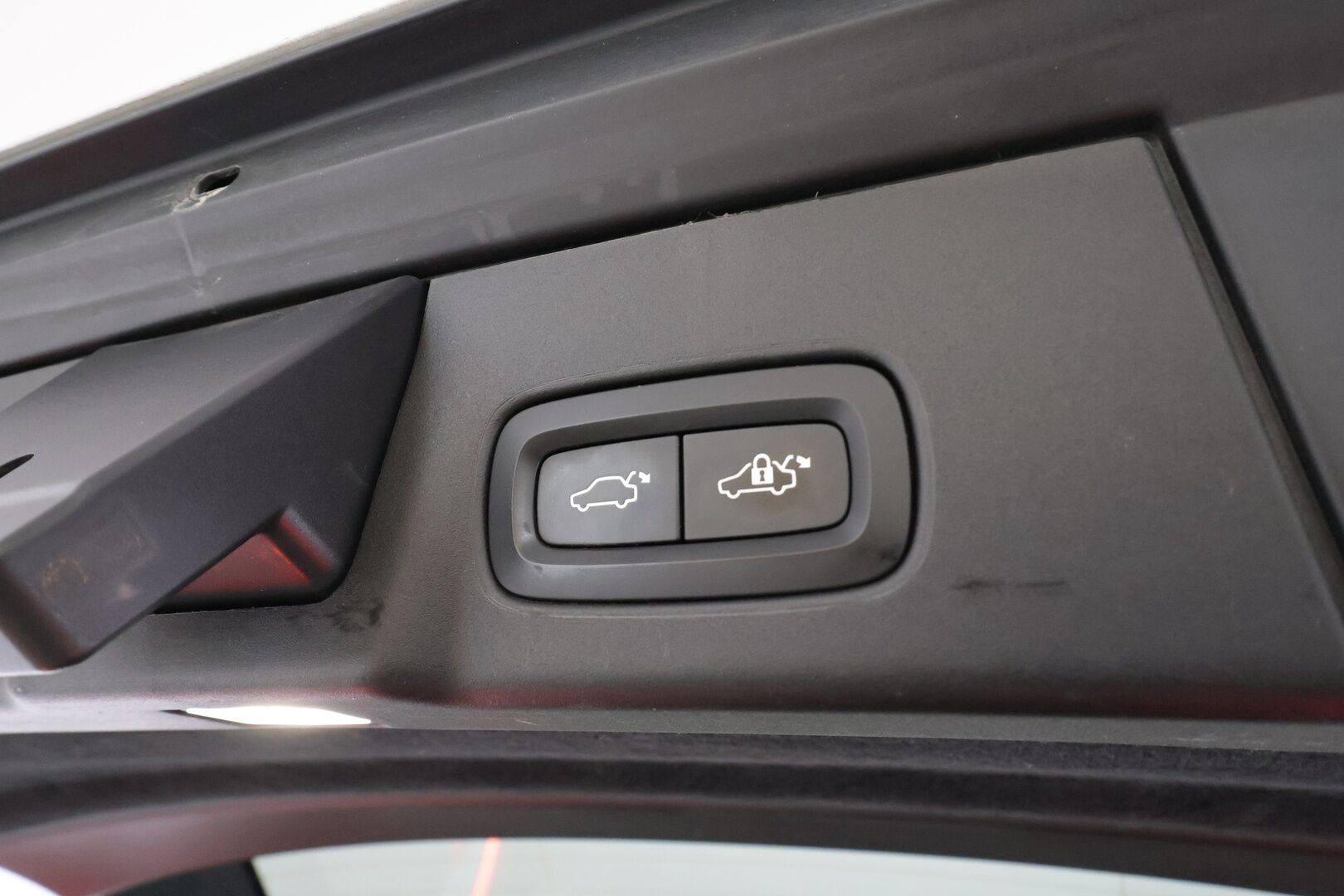 Volvo V90 CROSS COUNTRY 2018 D5 AWD Pro aut * ACC / HUD / P.kamera / Full LED / Navi / Muistipenkki / Koukku / Vaaleat nahat / KeylessGo * - 1.Om Suomi-auto / Kahdet renkaat aluvanteilla / Merkkihuollettu - HULLU BLACKWEEK KORKOTARJOUS 2,49%