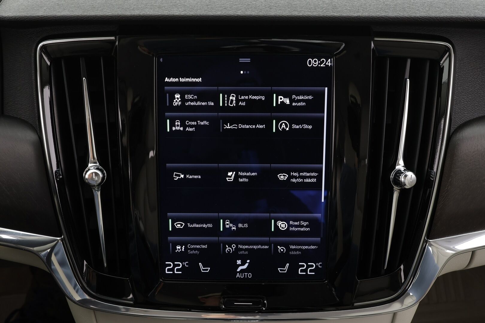 Volvo V90 CROSS COUNTRY 2018 D5 AWD Pro aut * ACC / HUD / P.kamera / Full LED / Navi / Muistipenkki / Koukku / Vaaleat nahat / KeylessGo * - 1.Om Suomi-auto / Kahdet renkaat aluvanteilla / Merkkihuollettu - HULLU BLACKWEEK KORKOTARJOUS 2,49%