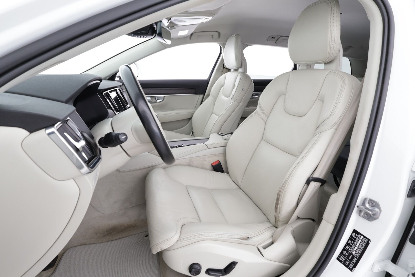 Volvo V90 CROSS COUNTRY 2018 D5 AWD Pro aut * ACC / HUD / P.kamera / Full LED / Navi / Muistipenkki / Koukku / Vaaleat nahat / KeylessGo * - 1.Om Suomi-auto / Kahdet renkaat aluvanteilla / Merkkihuollettu