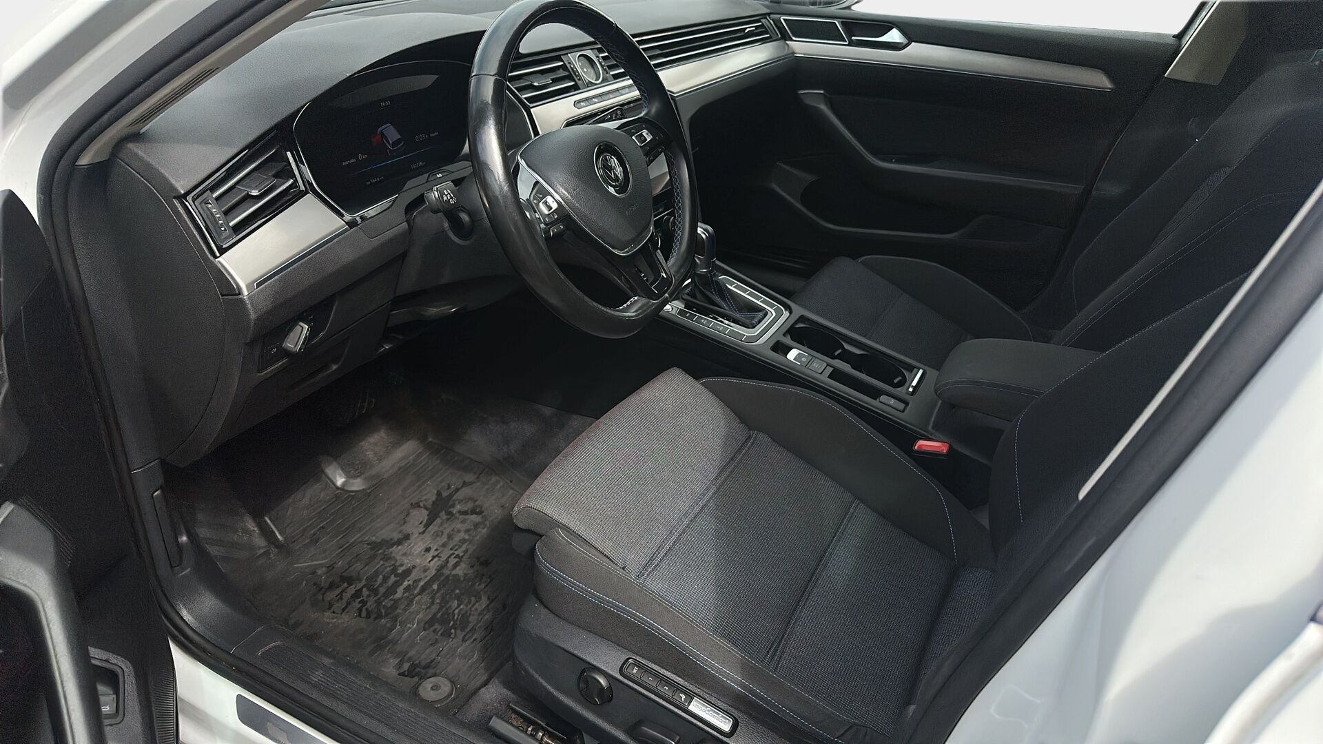Volkswagen Passat 2018 Variant GTE Plug-In Hybrid 160 kW (218 hv) DSG-automaatti - Acc | Digimittari | Webasto | Muistipenkki | Ergo | Kamera | Tutkat | Keyless | Juuri huollettu | Jakopää vaihdettu