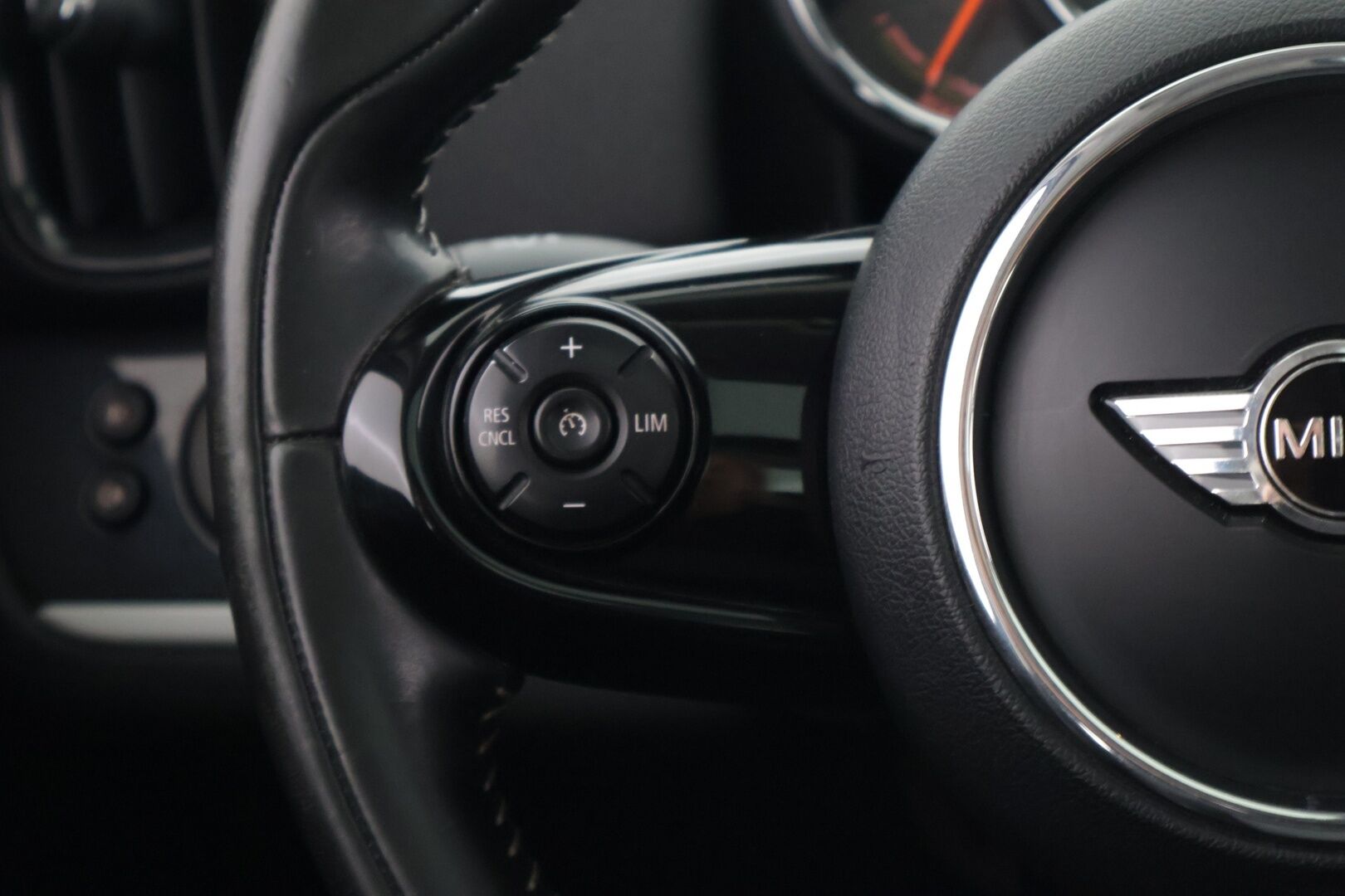 MINI Countryman 2017 Cooper S E ALL4 Business *Nahka-alcantara / Kattoikkuna / Vakionopeudensäädin / Led* - *Kompakti / Taloudellinen / Tyylikäs*