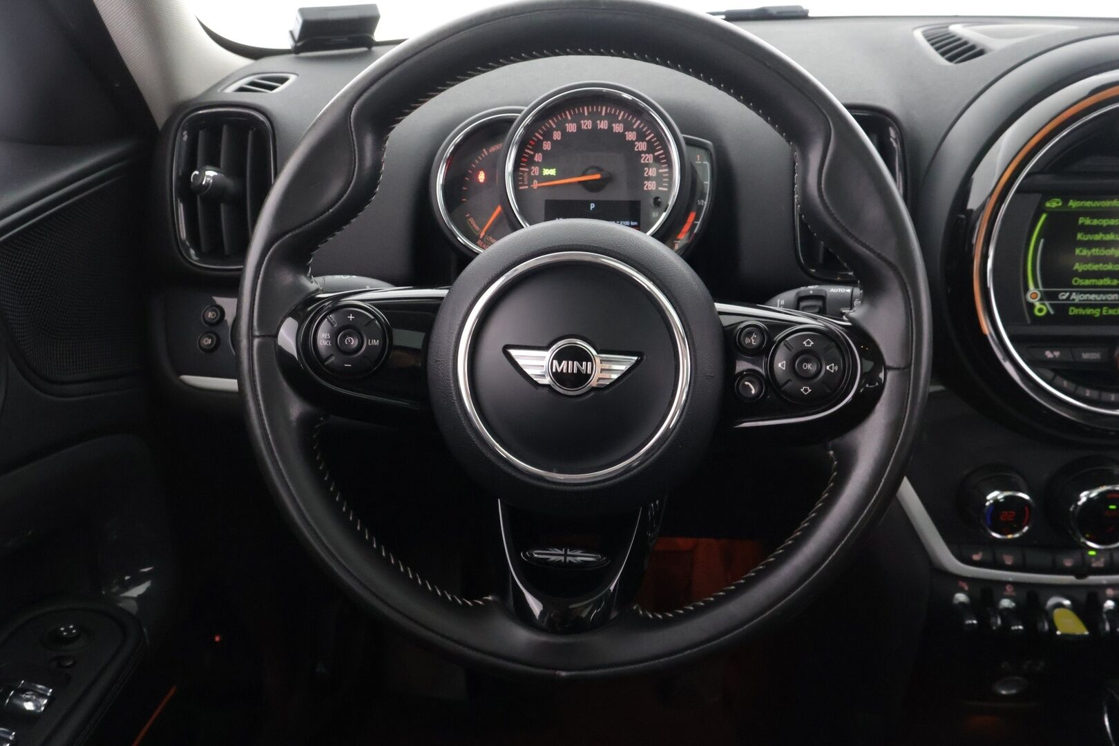 MINI Countryman 2017 Cooper S E ALL4 Business *Nahka-alcantara / Kattoikkuna / Vakionopeudensäädin / Led* - *Kompakti / Taloudellinen / Tyylikäs*