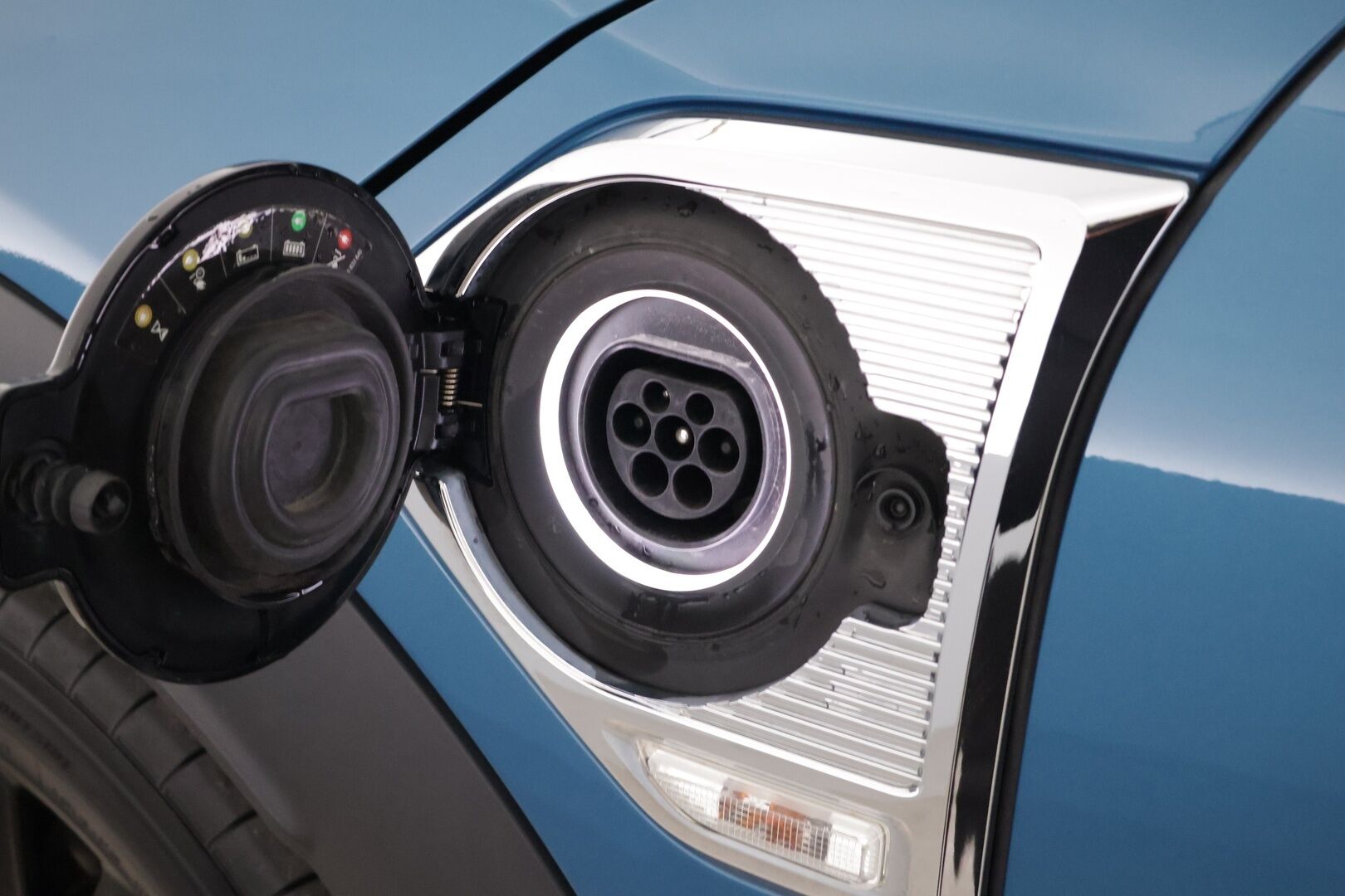 MINI Countryman 2018 Cooper S E ALL4 Business *Nahka-alcantara / Kattoikkuna / Vakionopeudensäädin / Led* - *Kompakti / Taloudellinen / Tyylikäs*