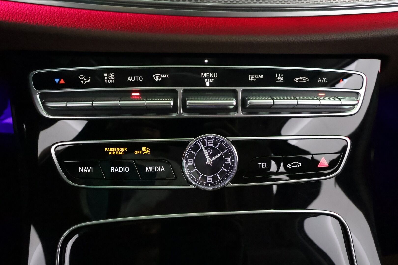 Mercedes-Benz E 2018 220 d 4Matic A Premium Business **360°Kamera / Widescreen / Webasto / Multibeam-LED / Sporttipenkit / Navi** - 3,99 % KORKOTARJOUS TÄHÄN AUTOON - Katveavustin / KeylessGO / 2x Renkaat