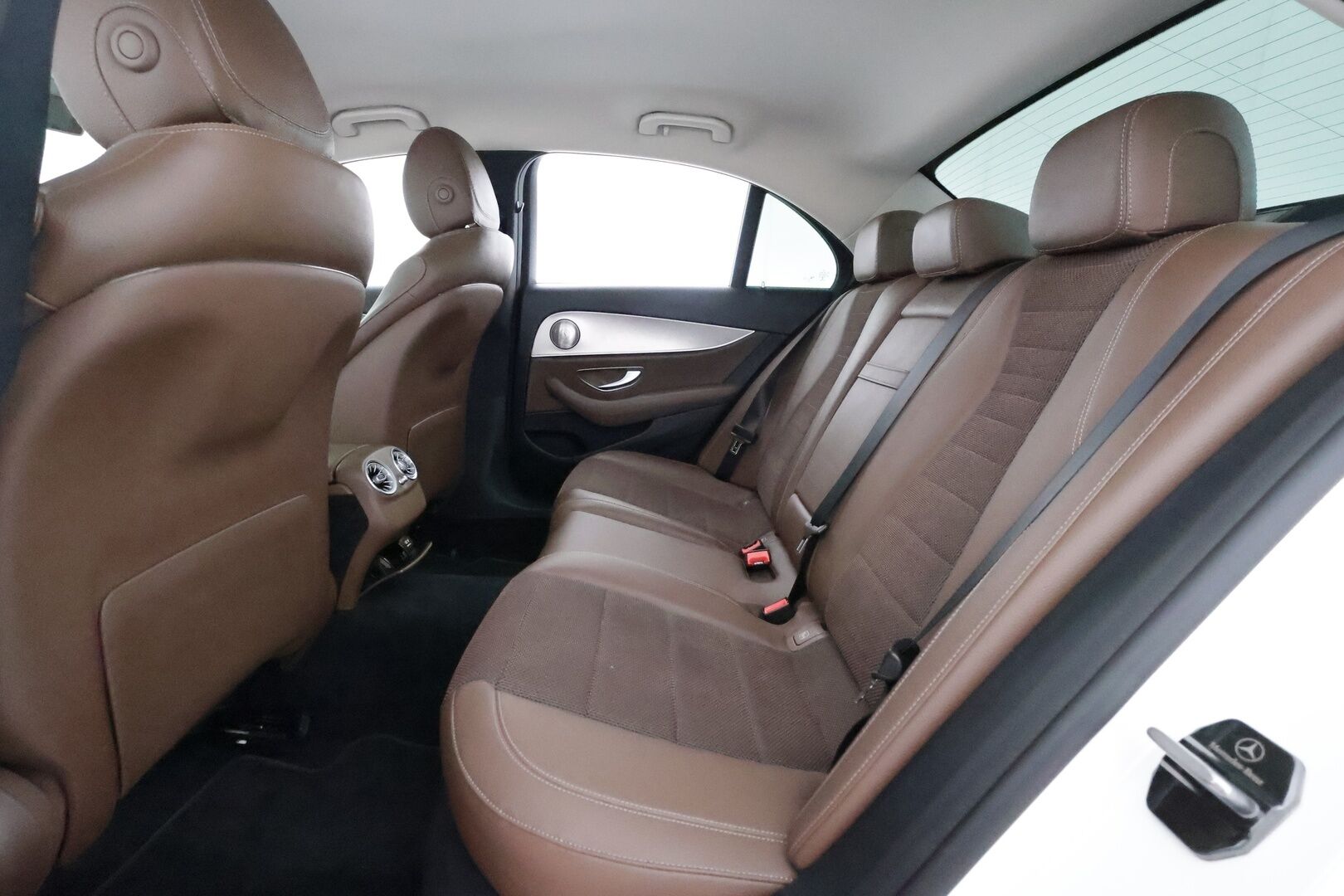 Mercedes-Benz E 2018 220 d 4Matic A Premium Business **360°Kamera / Widescreen / Webasto / Multibeam-LED / Sporttipenkit / Navi** - 3,99 % KORKOTARJOUS TÄHÄN AUTOON - Katveavustin / KeylessGO / 2x Renkaat