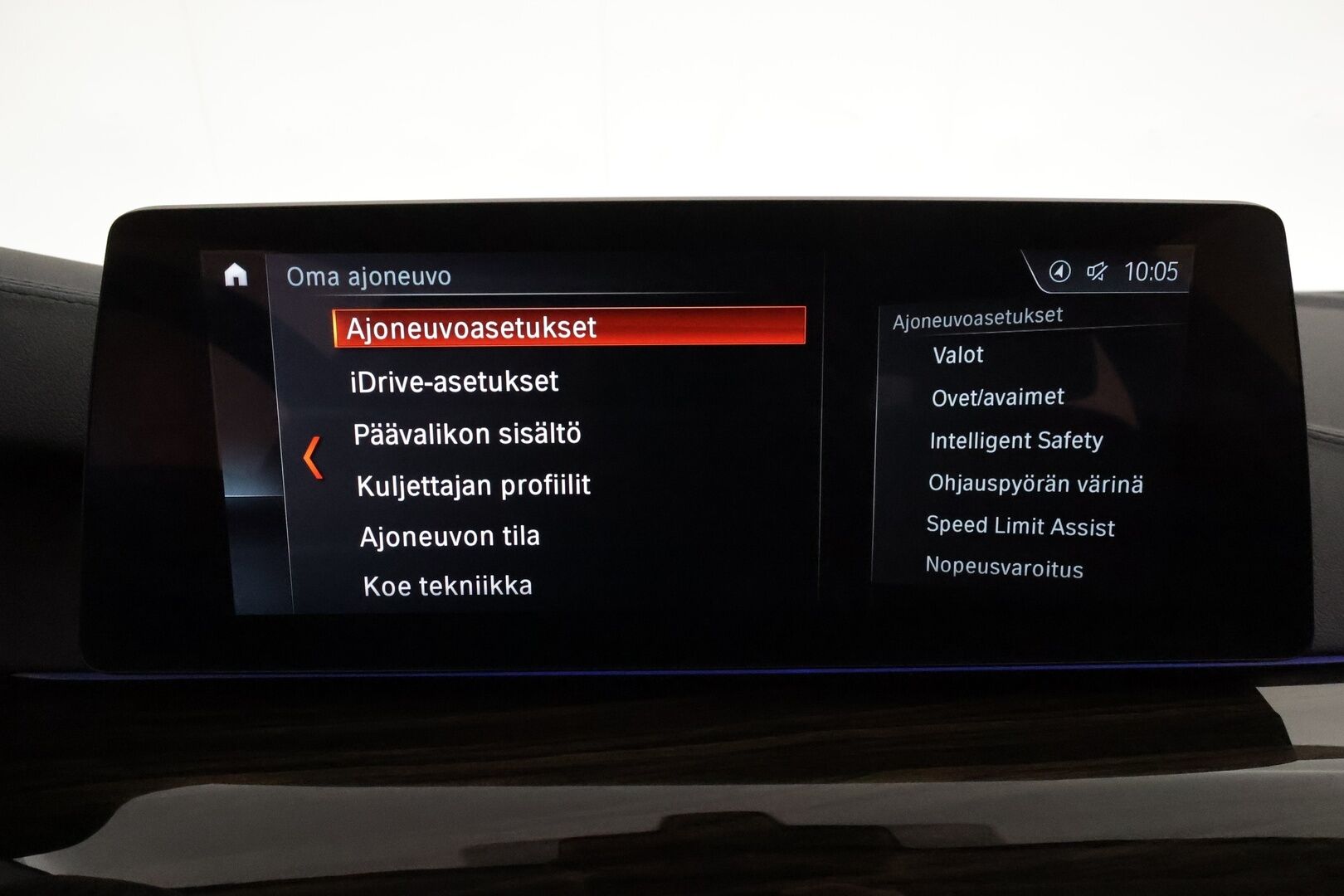BMW 520 2018 G30 Sedan 520d A xDrive Business Comfort **Webasto / Koukku / ACC / Adapt.LED / H&K / 360° / Sporttinahat Muistilla** - Suomi-auto / Kahdet Renkaat / **HUIPPU KAMOILLA**