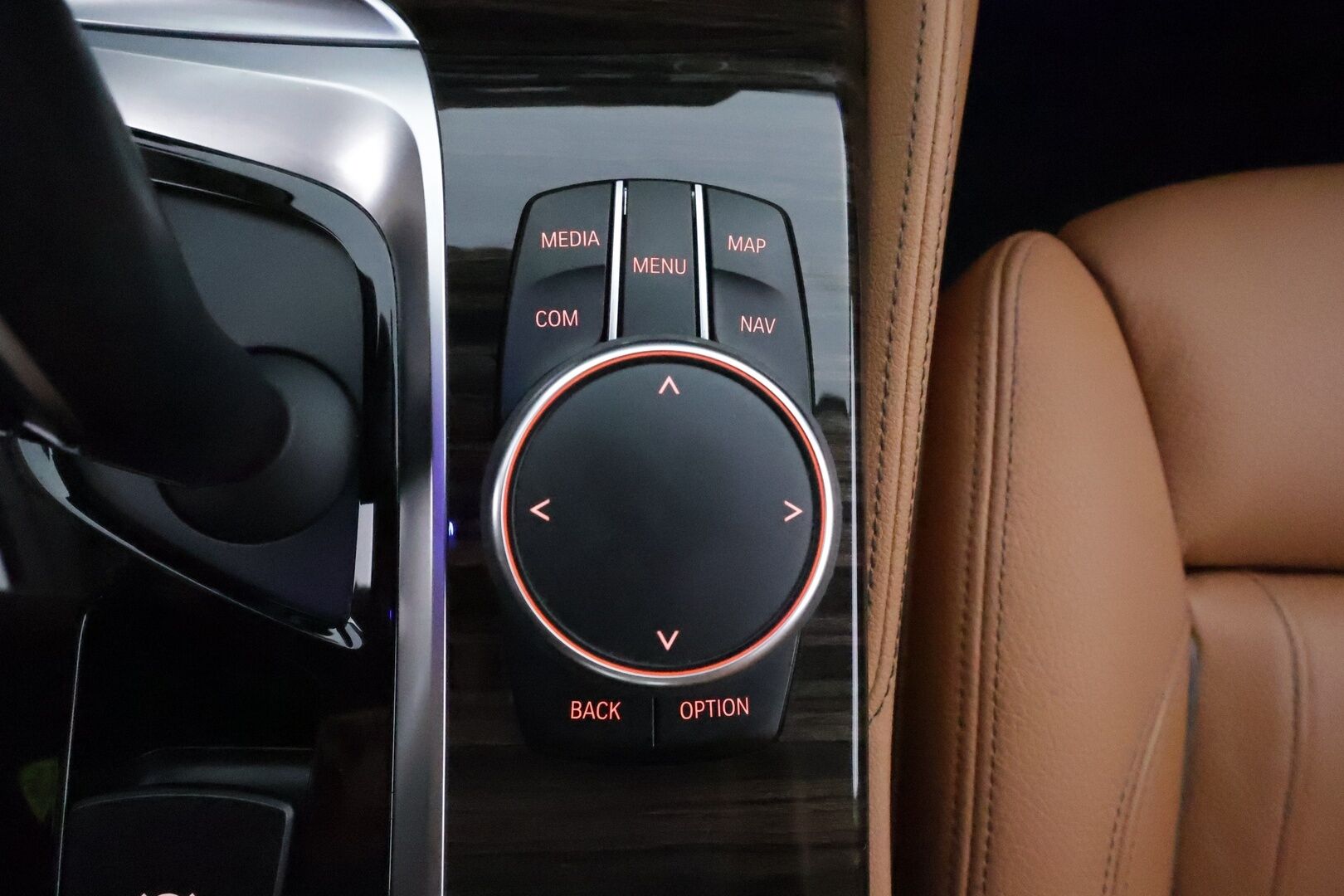 BMW 520 2018 G30 Sedan 520d A xDrive Business Comfort **Webasto / Koukku / ACC / Adapt.LED / H&K / 360° / Sporttinahat Muistilla** - Suomi-auto / Kahdet Renkaat / **HUIPPU KAMOILLA**