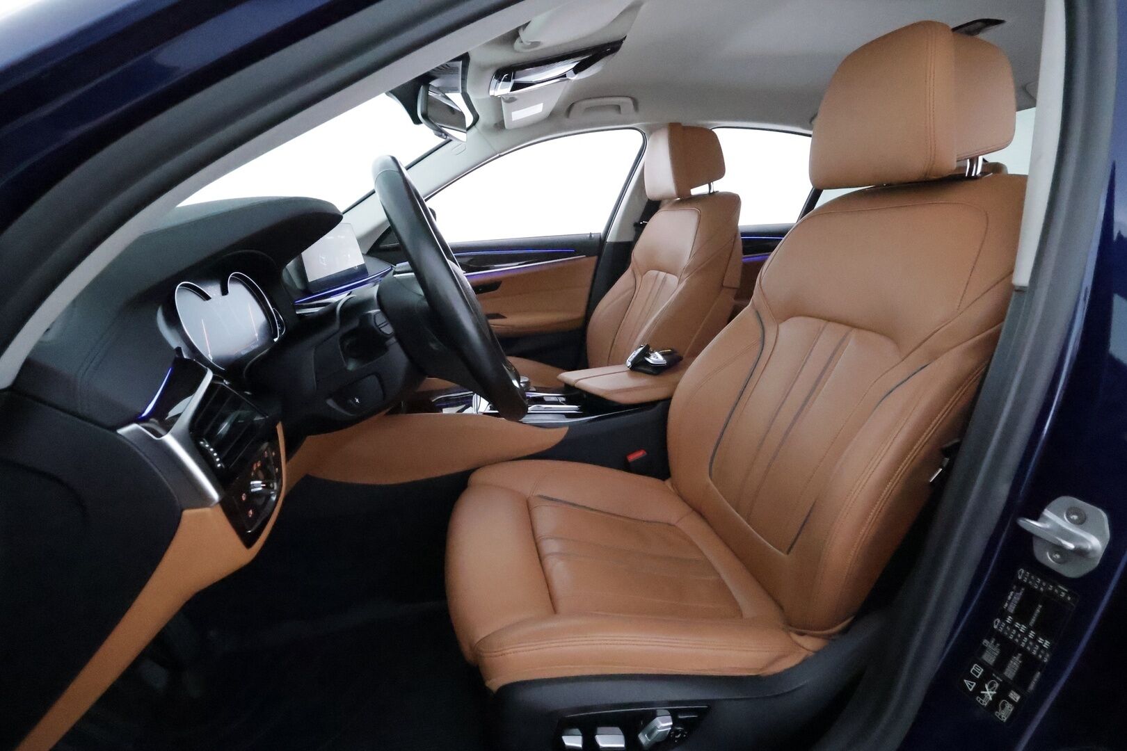 BMW 520 2018 G30 Sedan 520d A xDrive Business Comfort **Webasto / Koukku / ACC / Adapt.LED / H&K / 360° / Sporttinahat Muistilla** - Suomi-auto / Kahdet Renkaat / **HUIPPU KAMOILLA**
