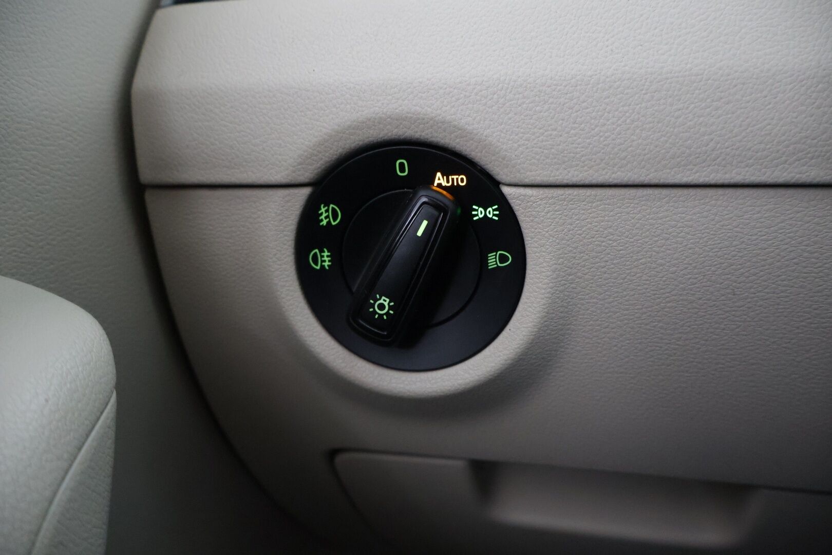 Skoda Octavia 2017 Combi 2,0 TDI 184 4x4 Style DSG Autom. *Webasto / Adapt. LED / Keyless / P-Kamera* - *BLIS / CarPlay & Android Auto / Vakkari* - HULLUT BLACKWEEK JATKOT - KORKOTARJOUS 2,49%