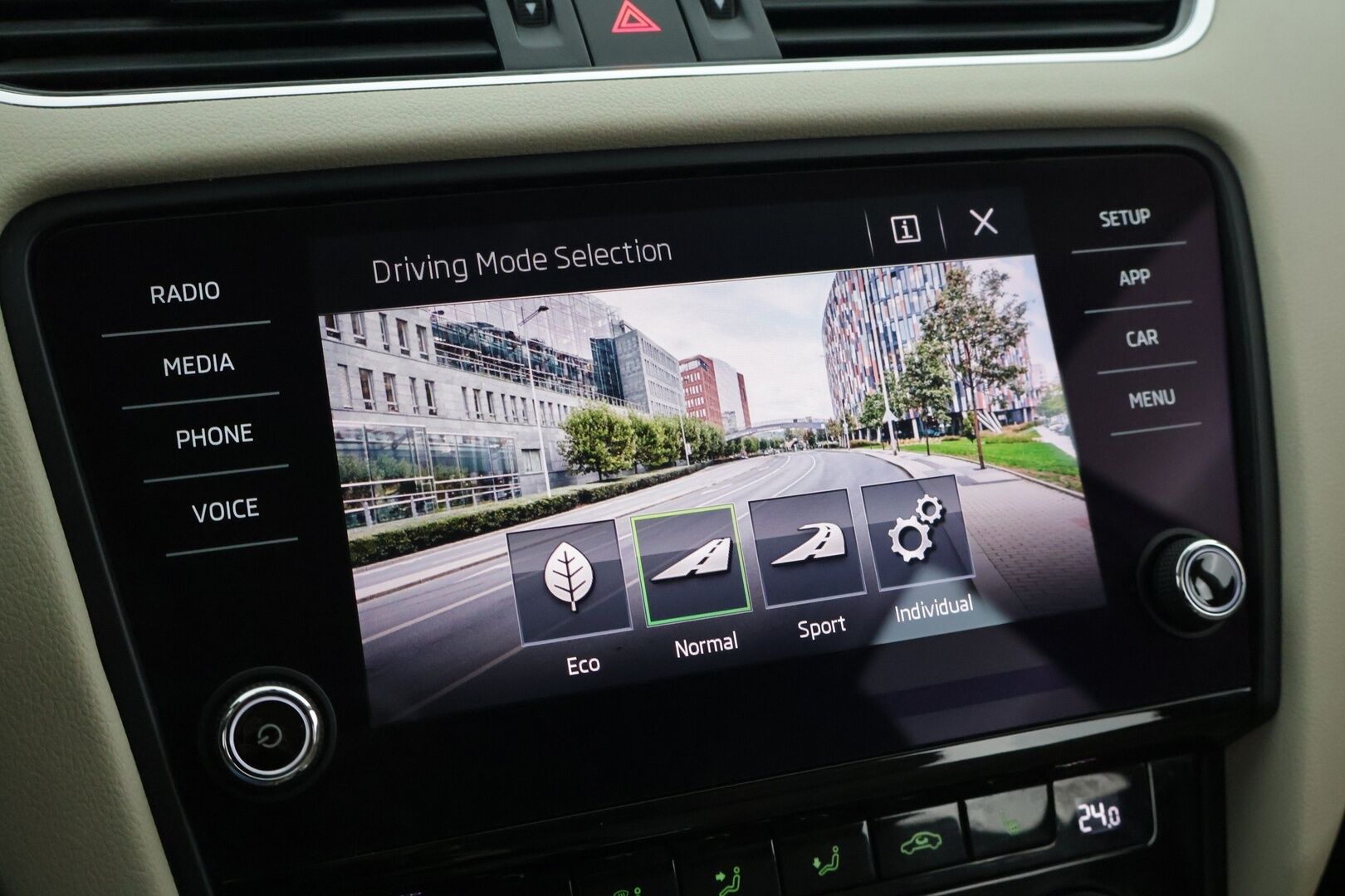 Skoda Octavia 2017 Combi 2,0 TDI 184 4x4 Style DSG Autom. *Webasto / Adapt. LED / Keyless / P-Kamera* - *BLIS / CarPlay & Android Auto / Vakkari* - HULLUT BLACKWEEK JATKOT - KORKOTARJOUS 2,49%