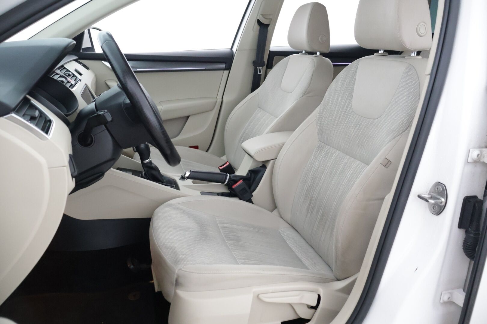 Skoda Octavia 2017 Combi 2,0 TDI 184 4x4 Style DSG Autom. *Webasto / Adapt. LED / Keyless / P-Kamera* - *BLIS / CarPlay & Android Auto / Vakkari* - HULLUT BLACKWEEK JATKOT - KORKOTARJOUS 2,49%