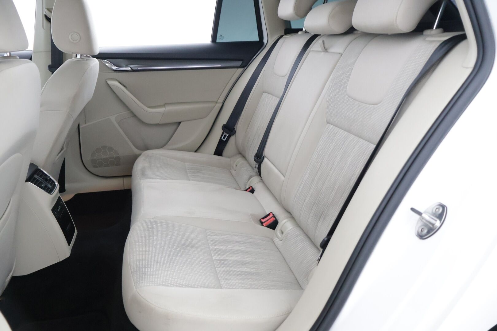 Skoda Octavia 2017 Combi 2,0 TDI 184 4x4 Style DSG Autom. *Webasto / Adapt. LED / Keyless / P-Kamera* - *BLIS / CarPlay & Android Auto / Vakkari* - HULLUT BLACKWEEK JATKOT - KORKOTARJOUS 2,49%