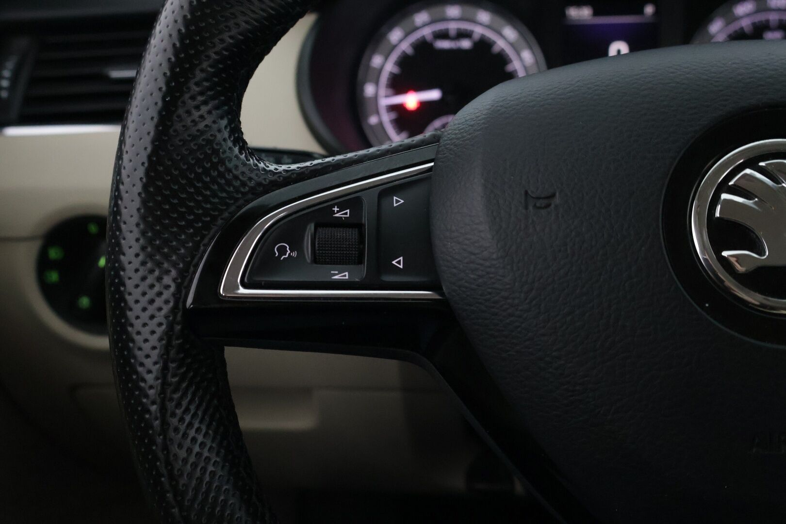 Skoda Octavia 2017 Combi 2,0 TDI 184 4x4 Style DSG Autom. *Webasto / Adapt. LED / Keyless / P-Kamera* - *BLIS / CarPlay & Android Auto / Vakkari* - HULLUT BLACKWEEK JATKOT - KORKOTARJOUS 2,49%