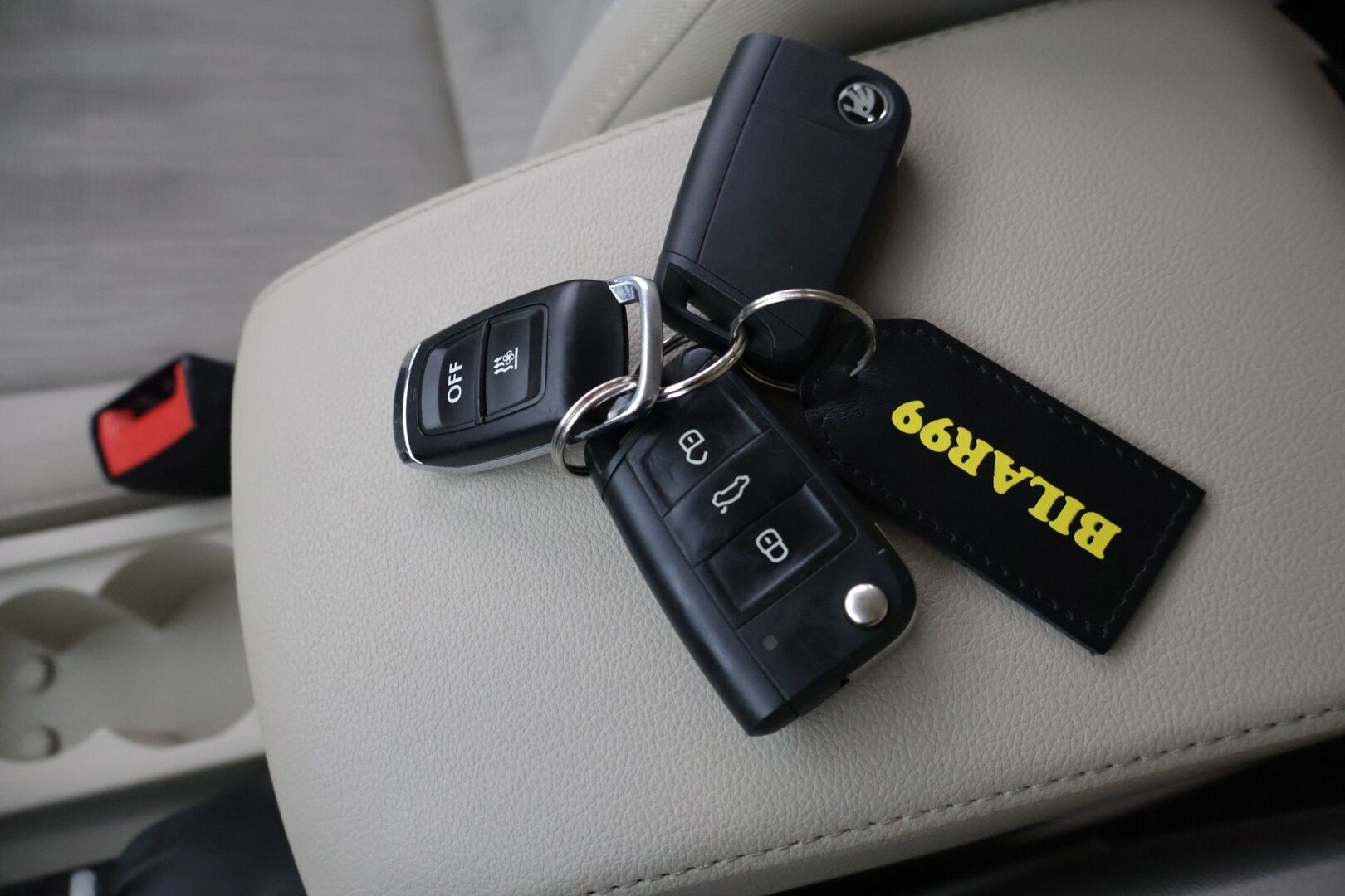 Skoda Octavia 2017 Combi 2,0 TDI 184 4x4 Style DSG Autom. *Webasto / Adapt. LED / Keyless / P-Kamera* - *BLIS / CarPlay & Android Auto / Vakkari* - HULLUT BLACKWEEK JATKOT - KORKOTARJOUS 2,49%