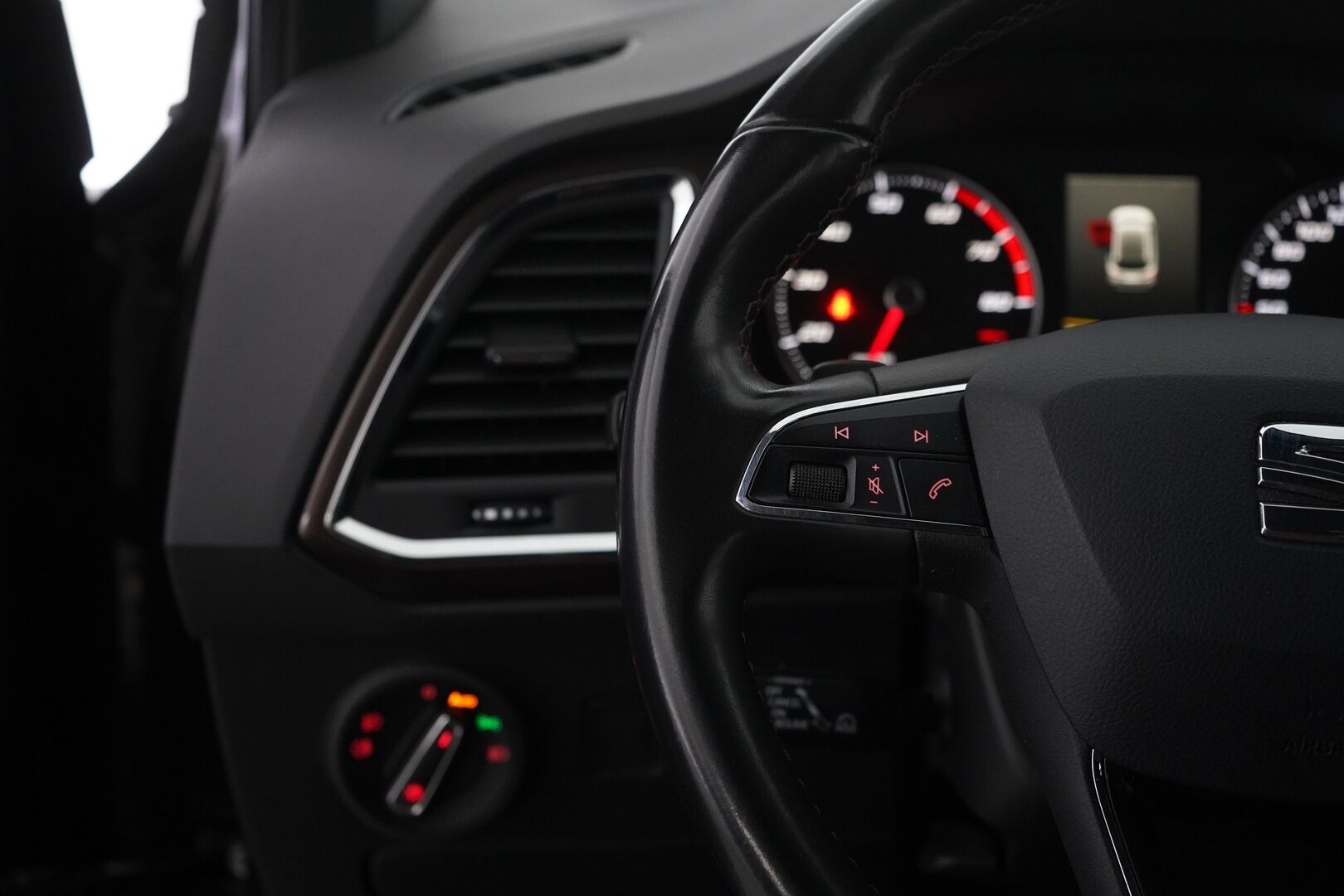 Seat Ateca 2018 1.4 TSI 150 ACT 4DRIVE Xcellence DSG *ACC / Peruutuskamera / Vetokoukku / Kaistavahti / Navi* - Suomi-auto / Jakohihna 12/2024 / Iso huolto 130tkm / Kahdet alumiinivanteet