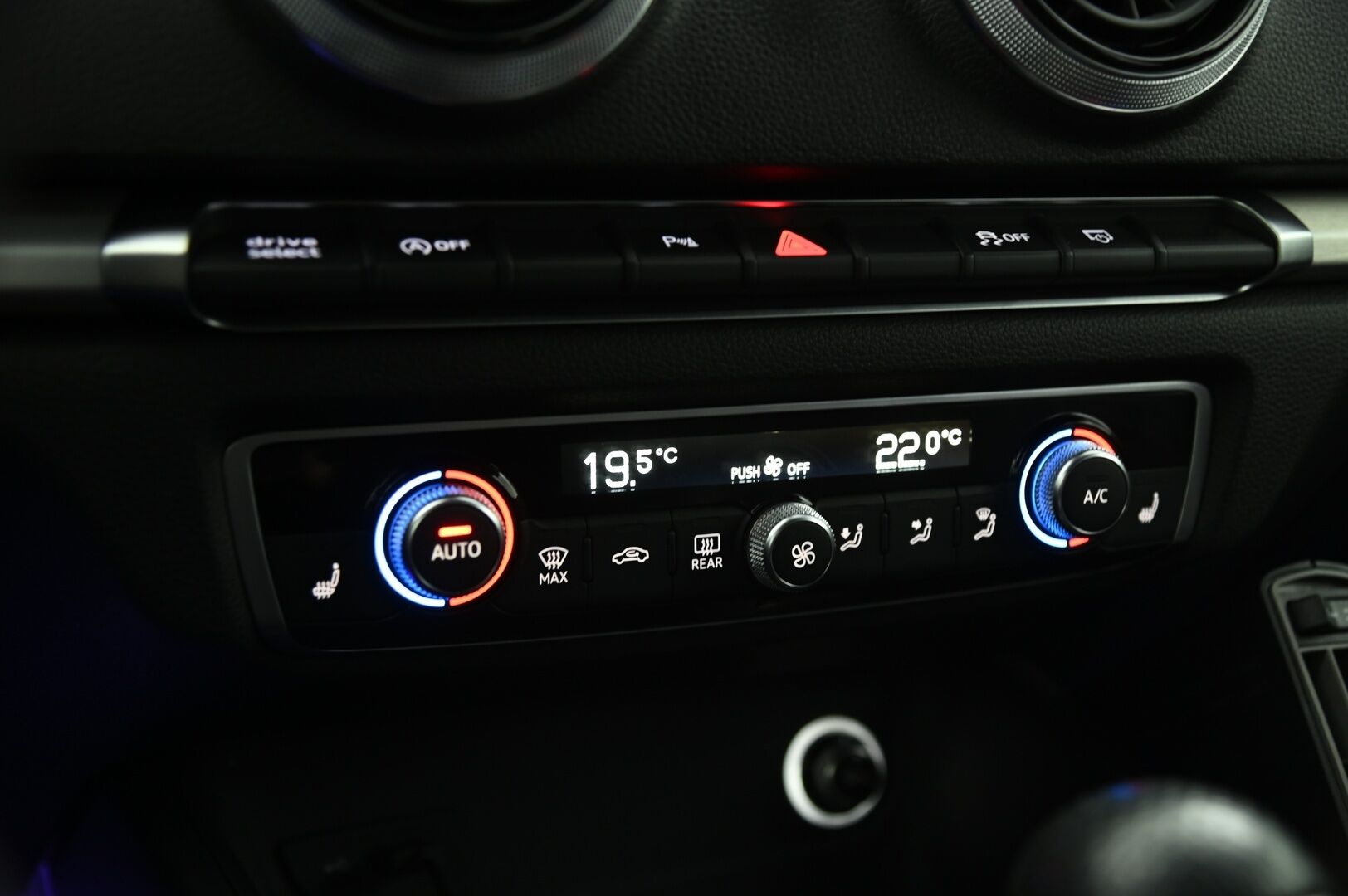 Audi A3 2017 2,0, S-Line 2,0 TFSI 140kW Quattro *ACC / LED / S-Line / Apple Carplay* - Todella särmä huoltohistoria / Upea ja nopea